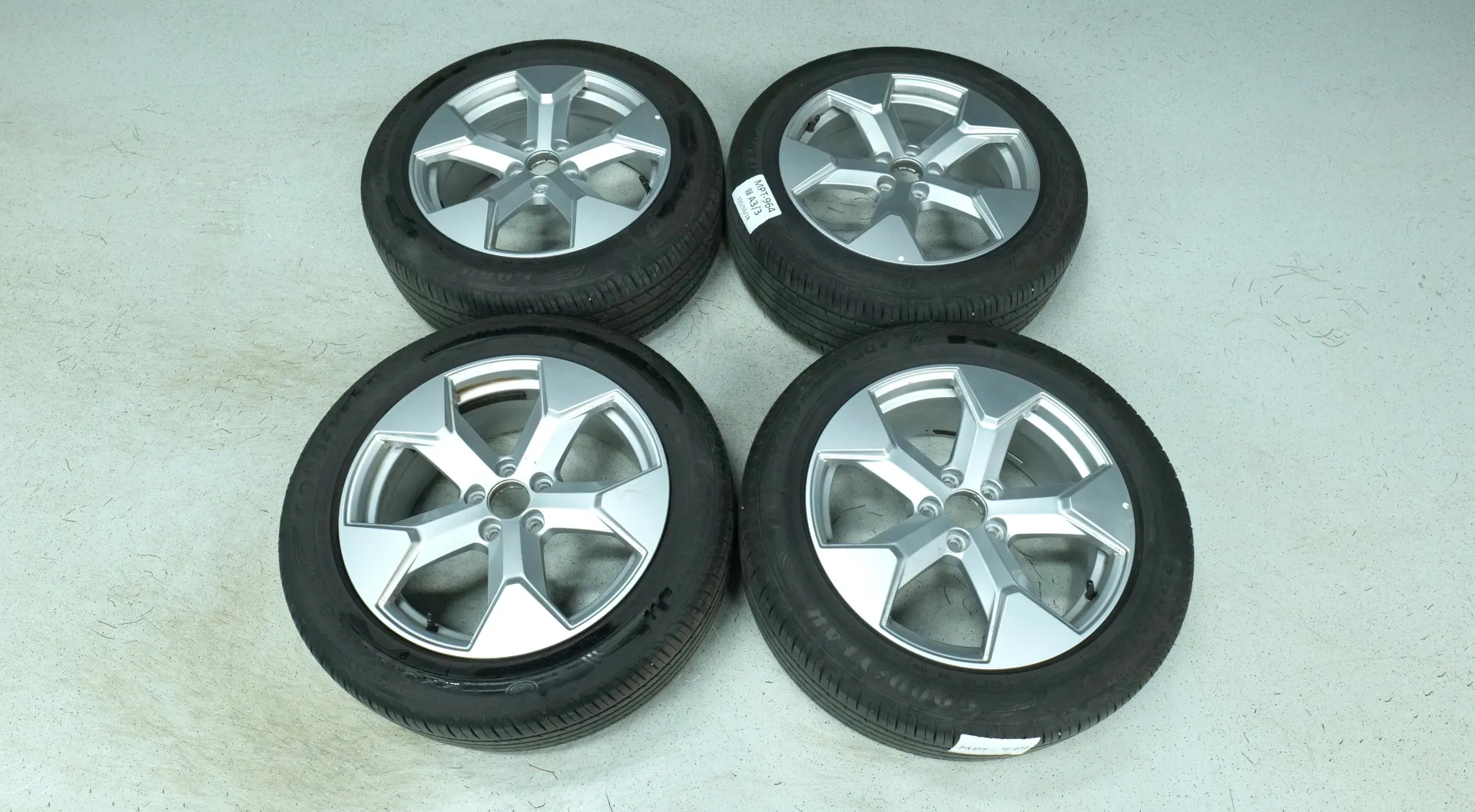 Autokuva 16 - MPT-964