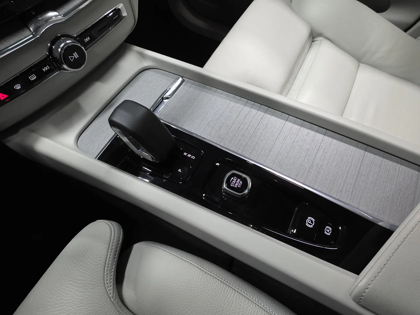 Autokuva 14 - MPX-214