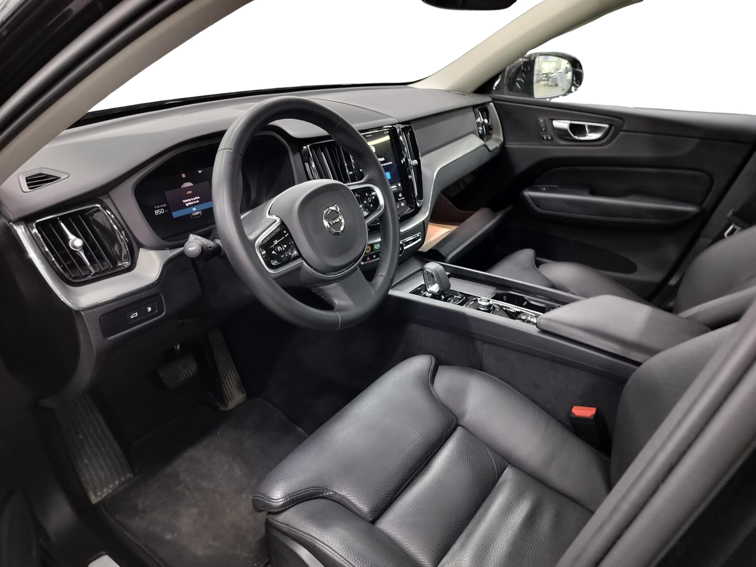 Volvo XC60 2025, photo 2/5