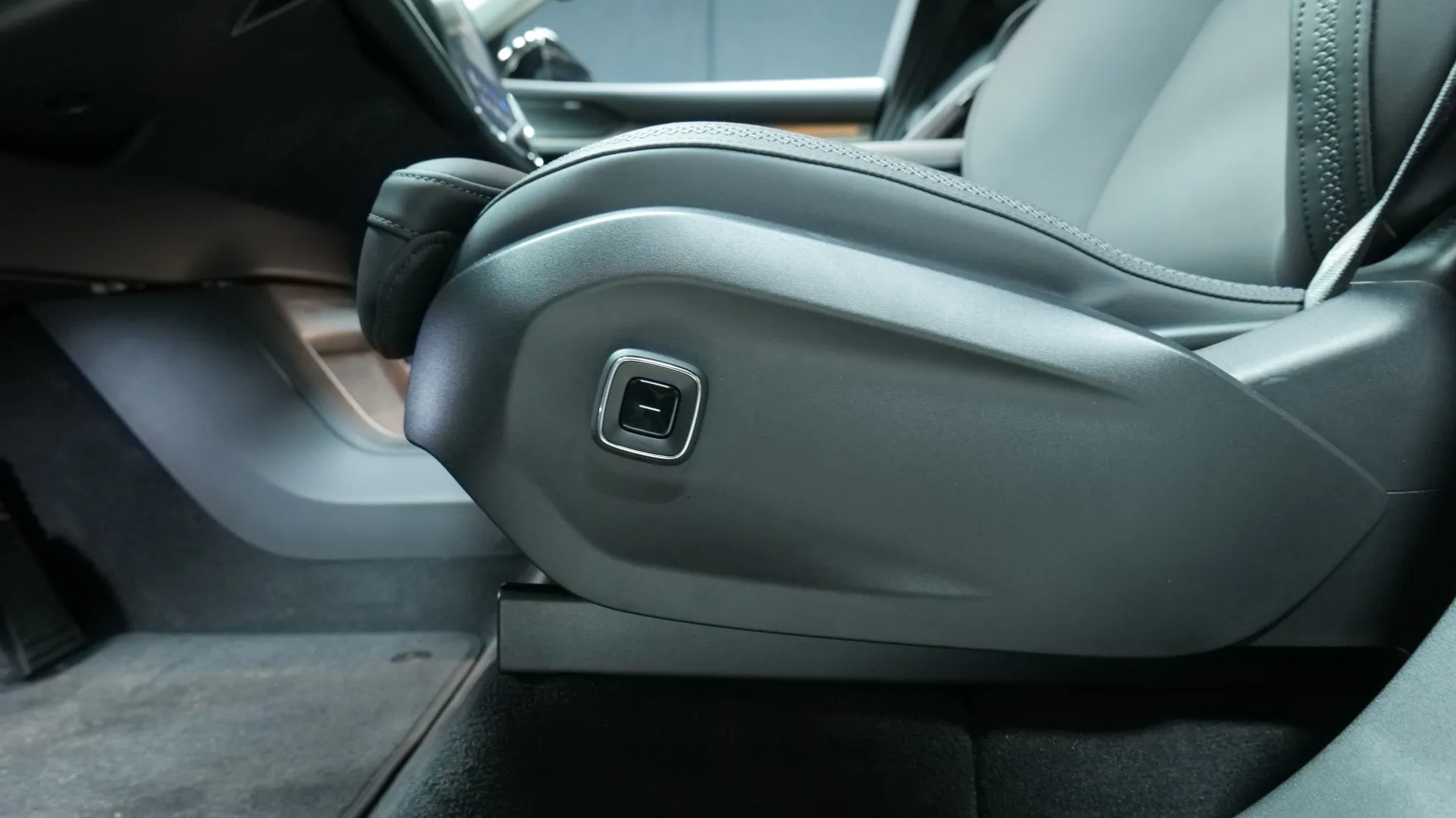 Autokuva 13 - MRC-526