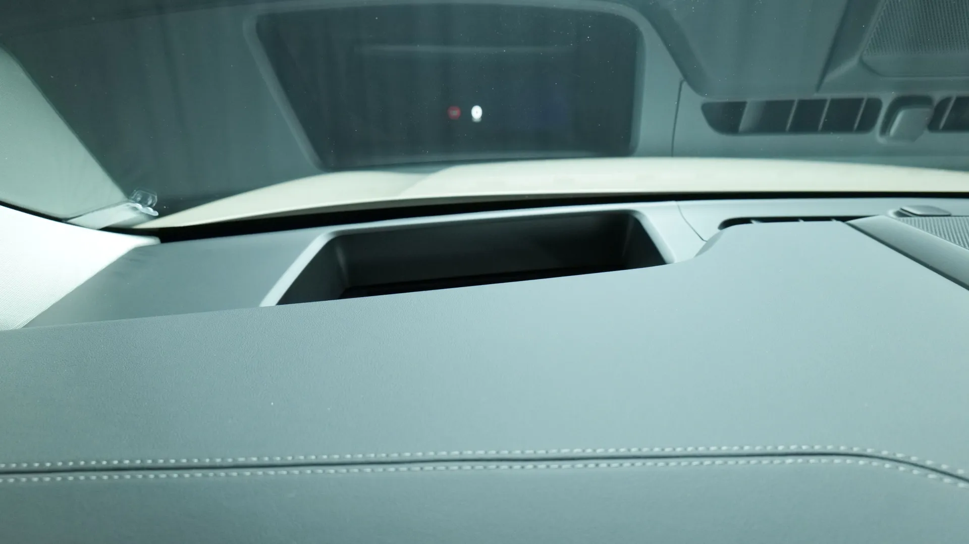 Autokuva 10 - MRC-526