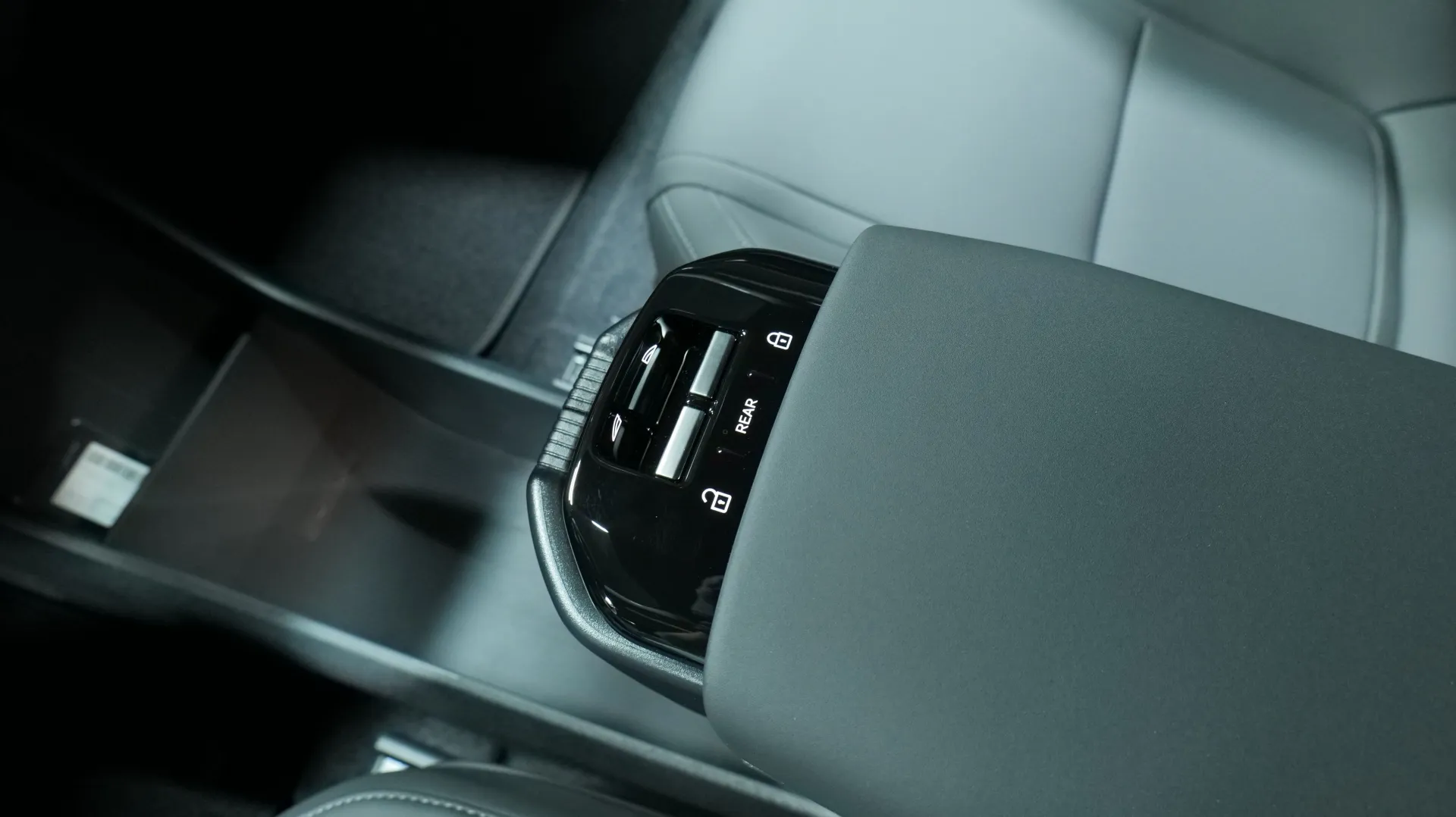 Autokuva 7 - MRL-899