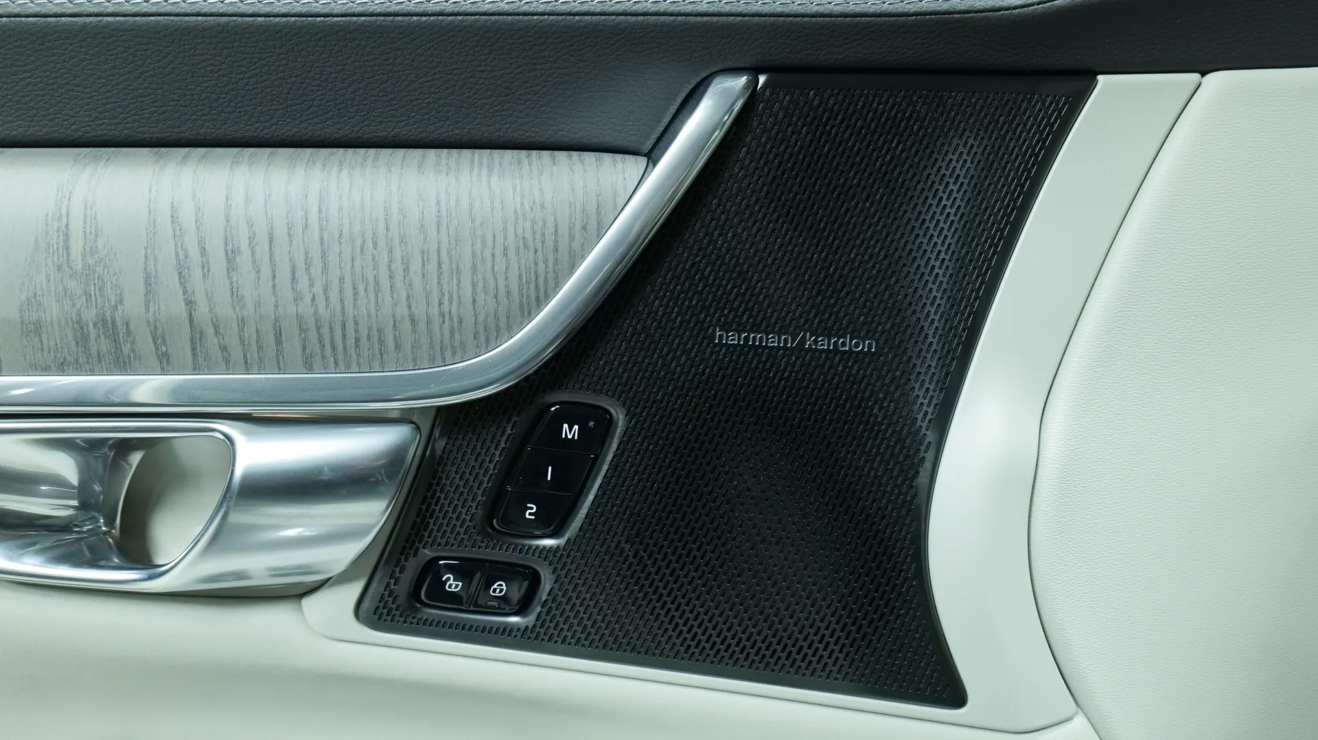 Autokuva 10 - MRM-325