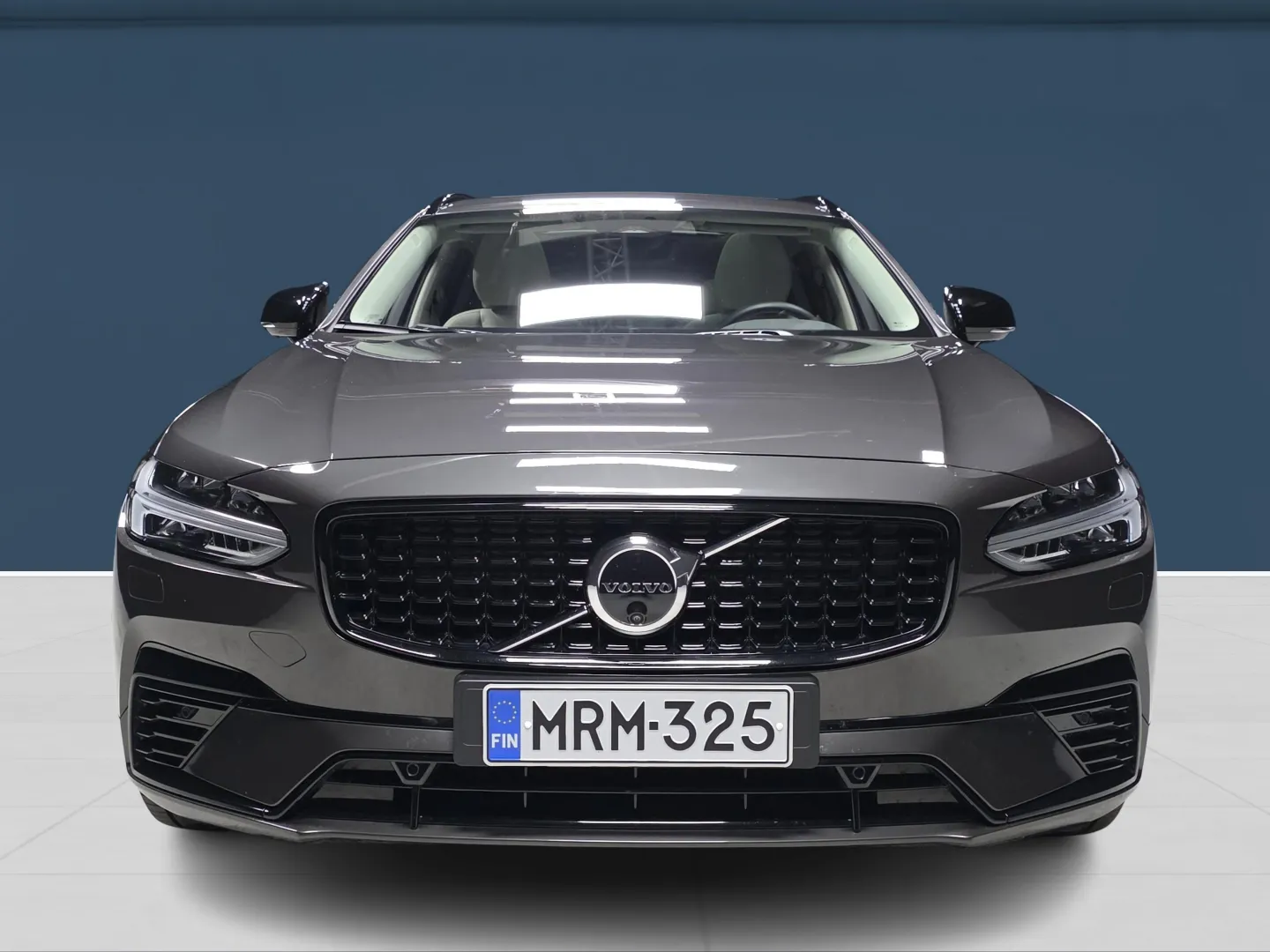 Autokuva 2 - MRM-325