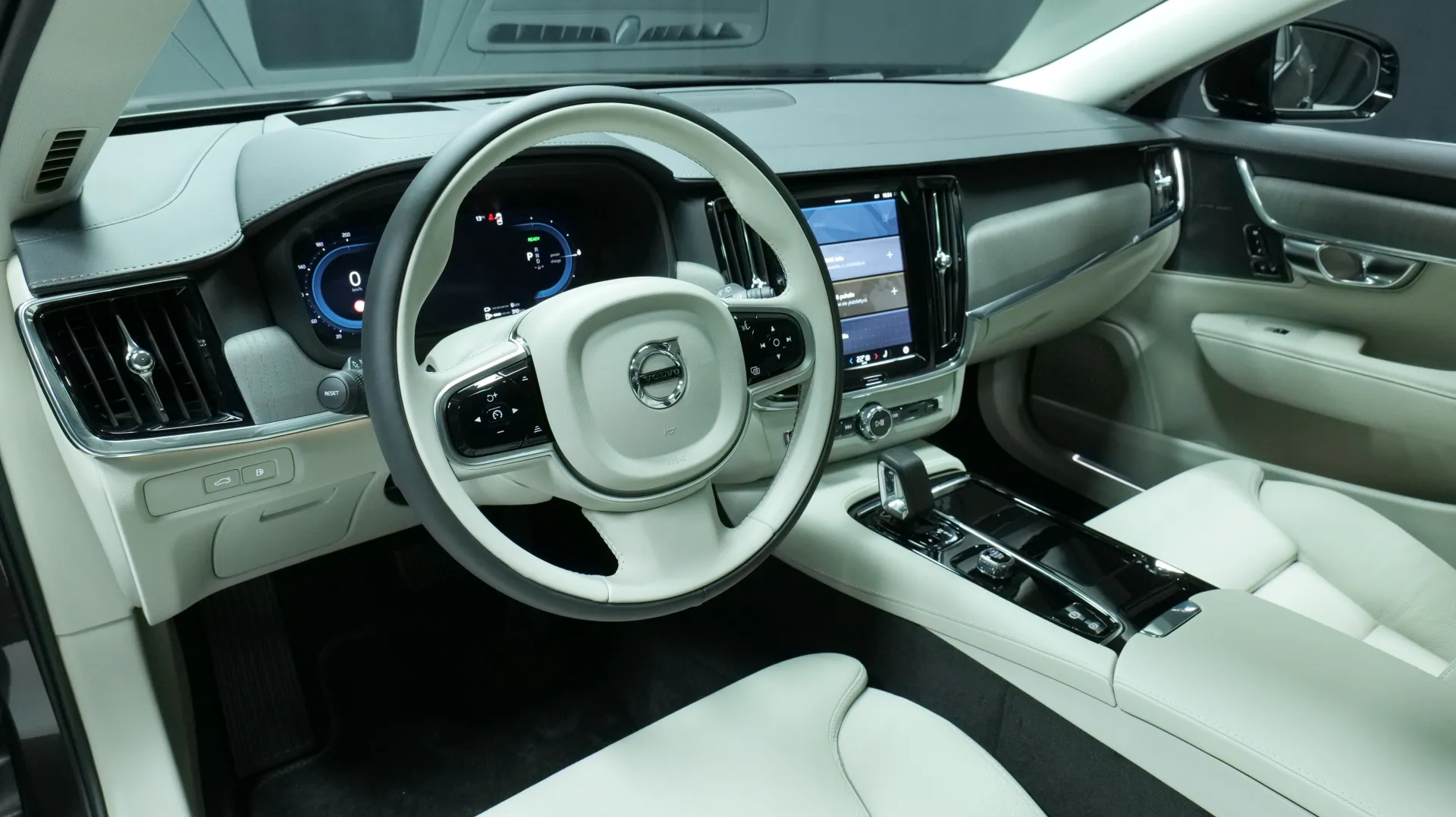 Autokuva 13 - MRM-325