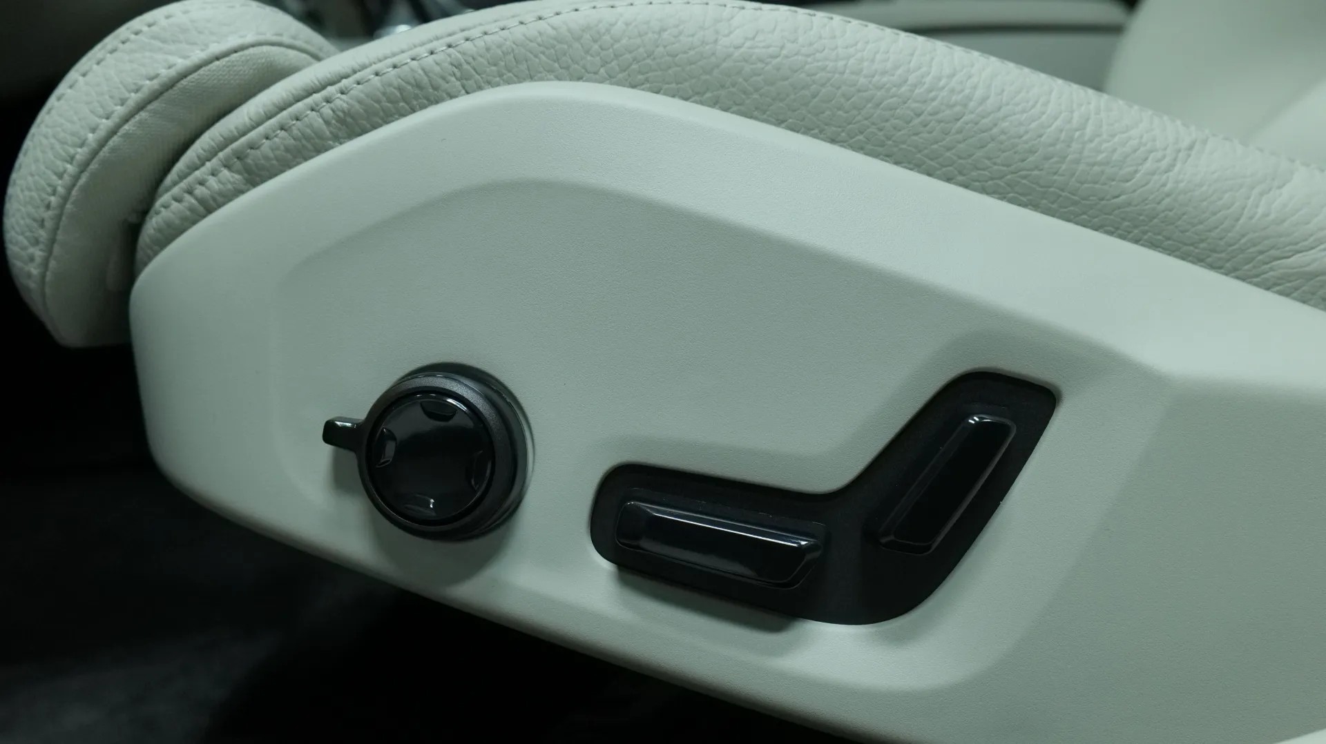 Autokuva 11 - MRM-325