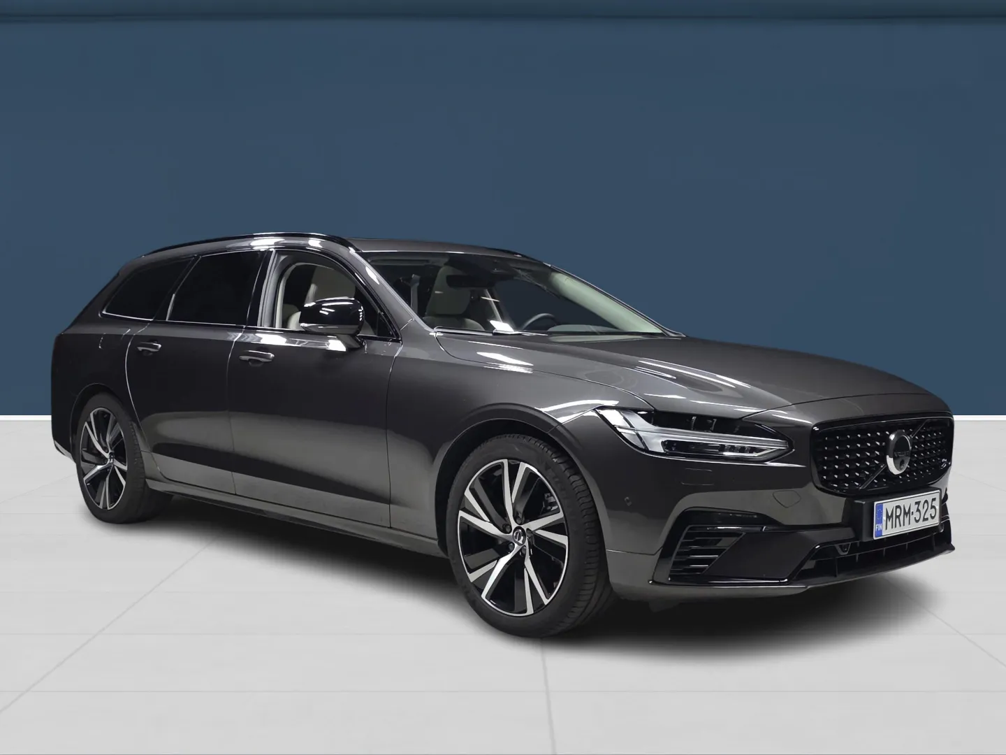 Autokuva 3 - MRM-325
