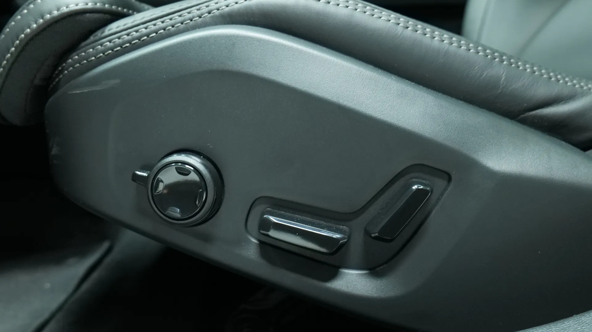 Autokuva 11 - MRT-714