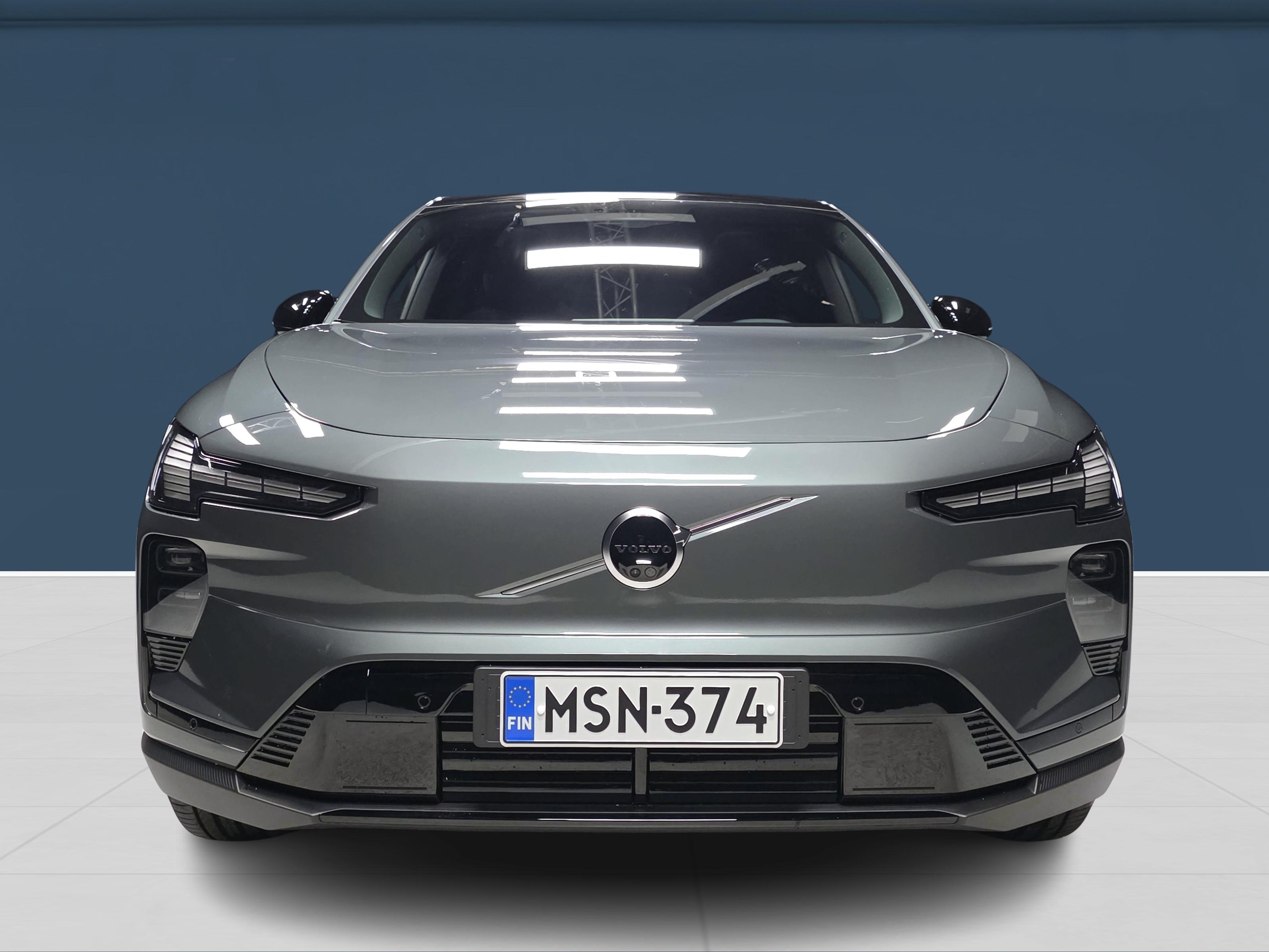 Volvo EX60 P10 AWD Plus 2027, photo 2/17