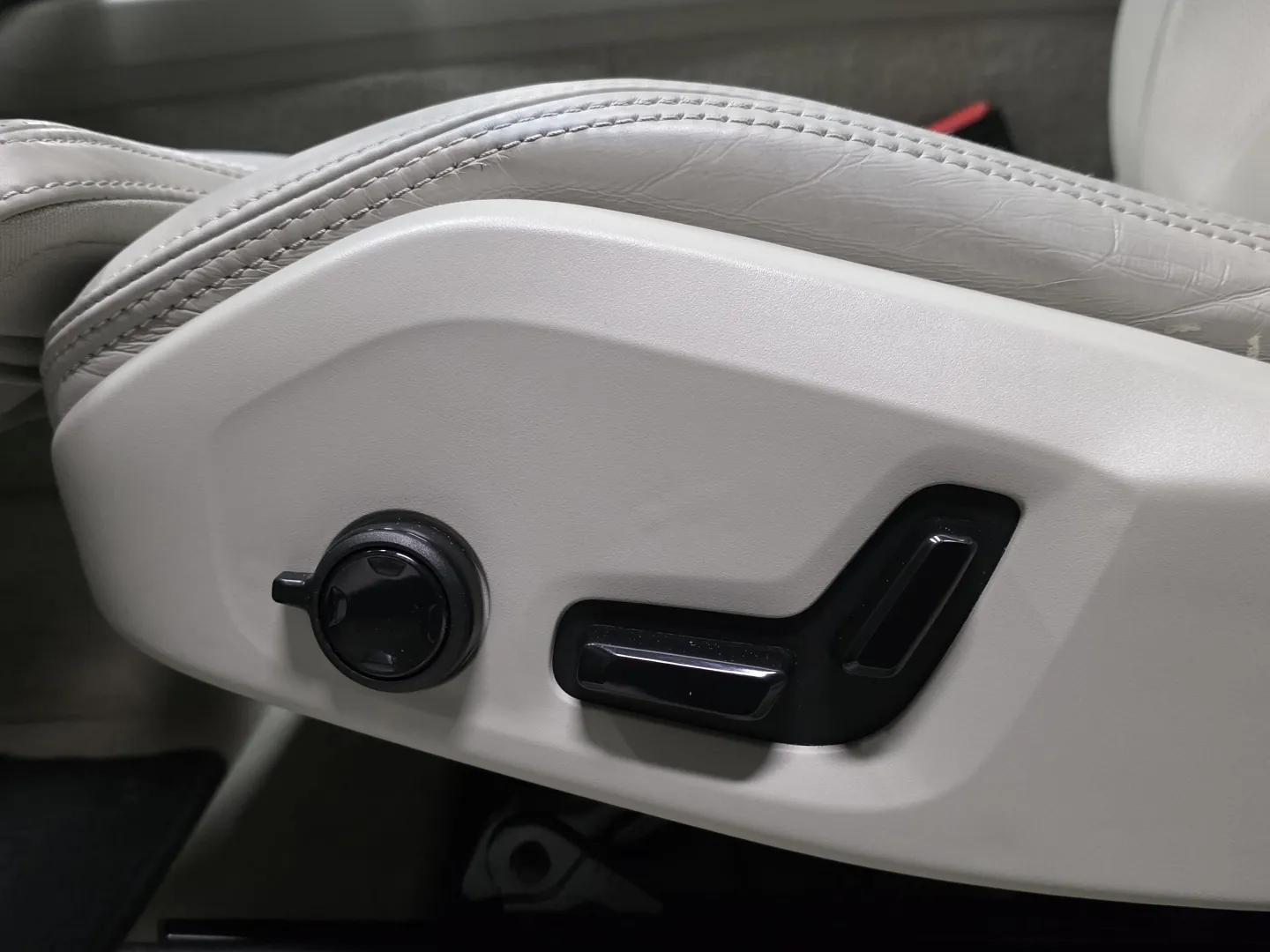 Autokuva 16 - MTY-957