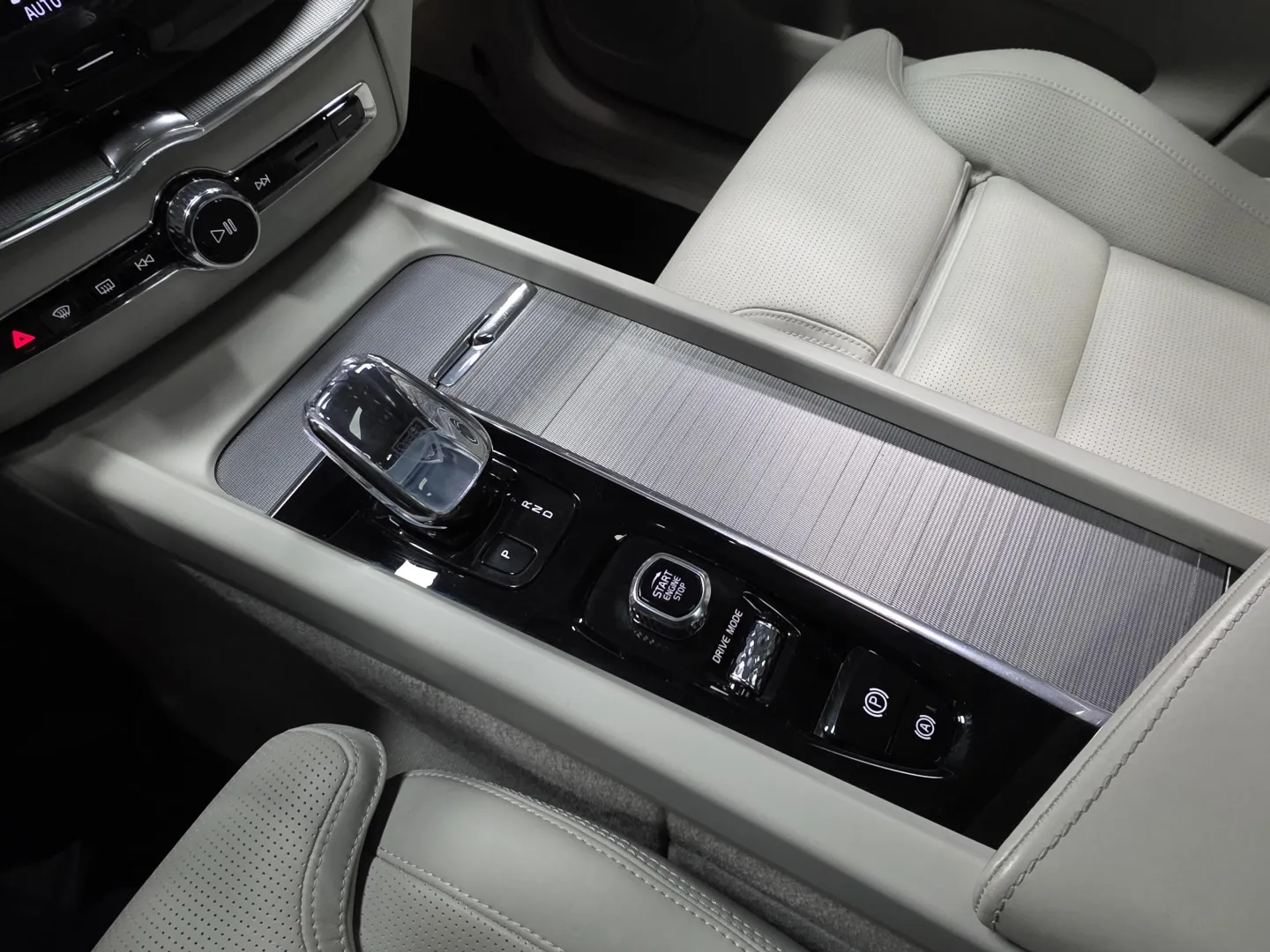 Autokuva 15 - MTY-957