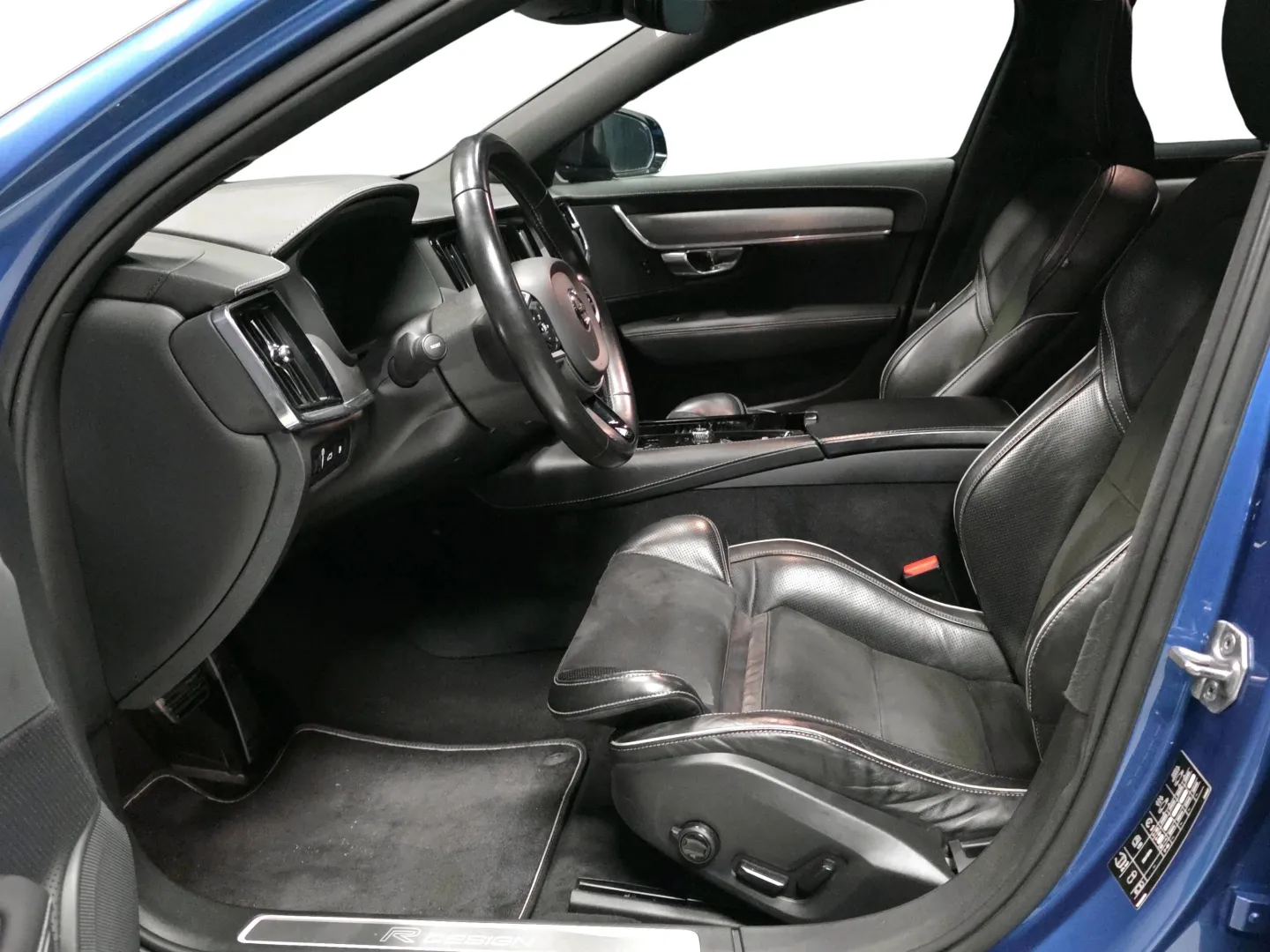 Autokuva 8 - MUZ-974