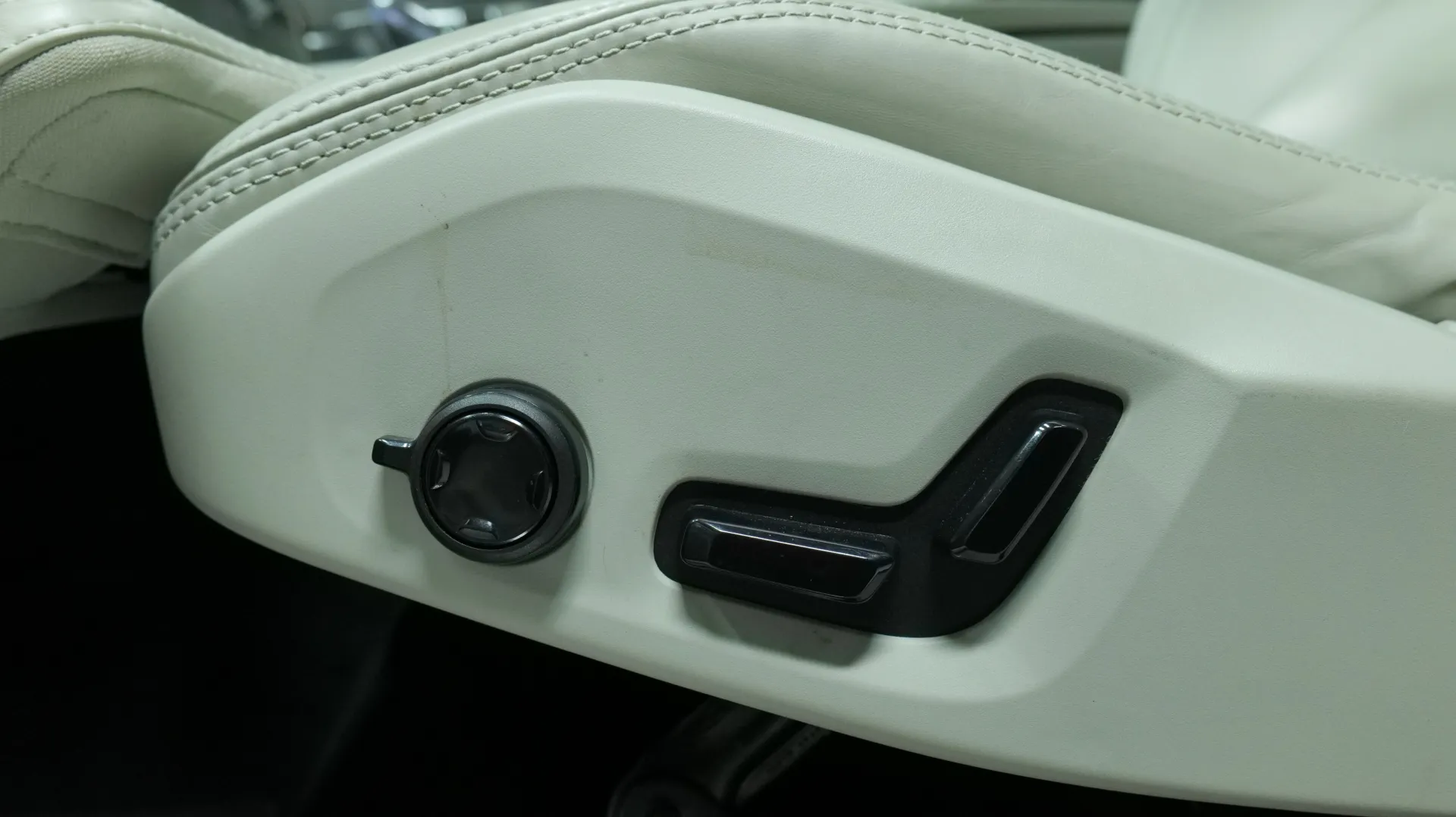 Autokuva 11 - MVJ-643