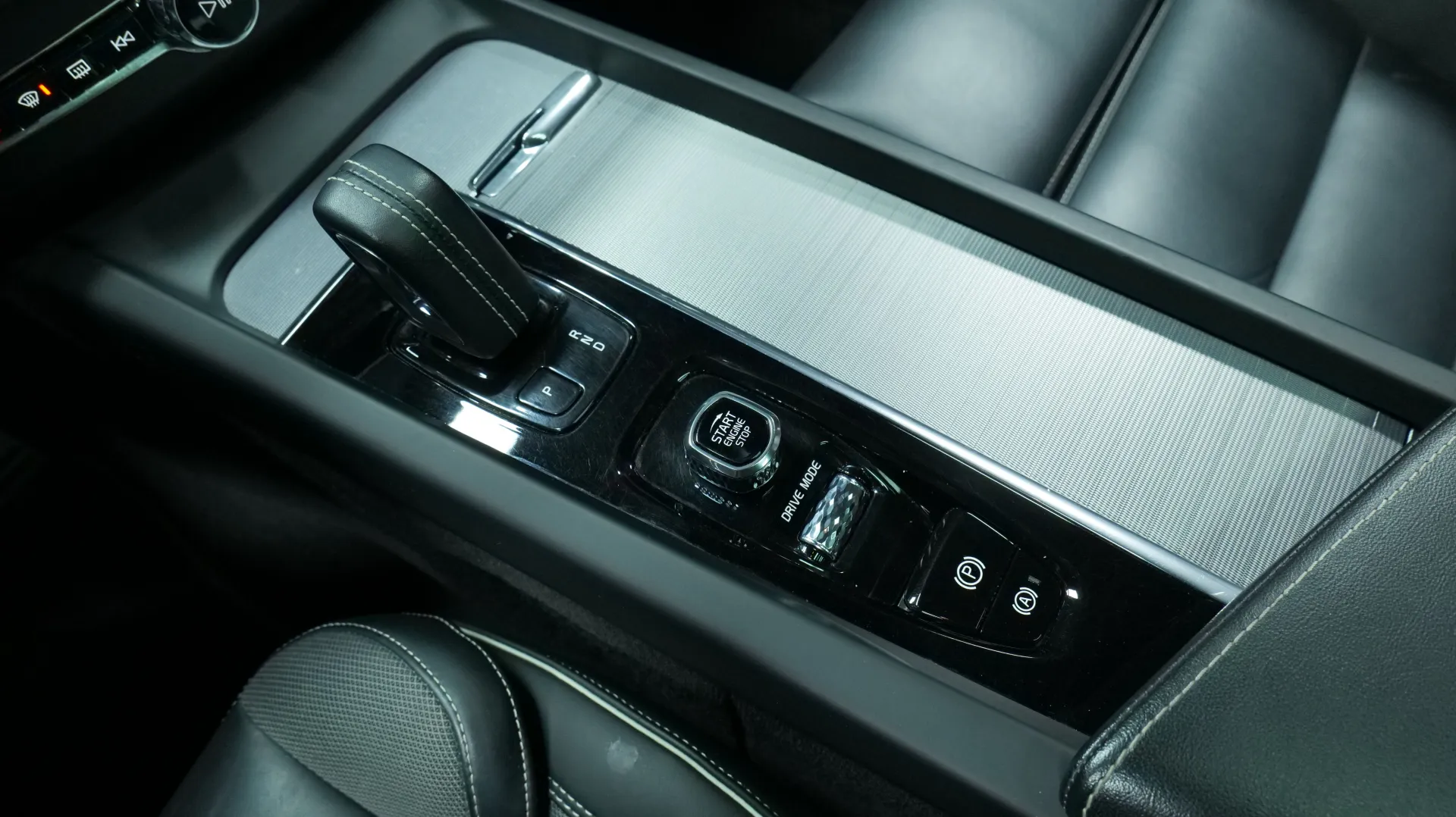 Autokuva 10 - MYS-970