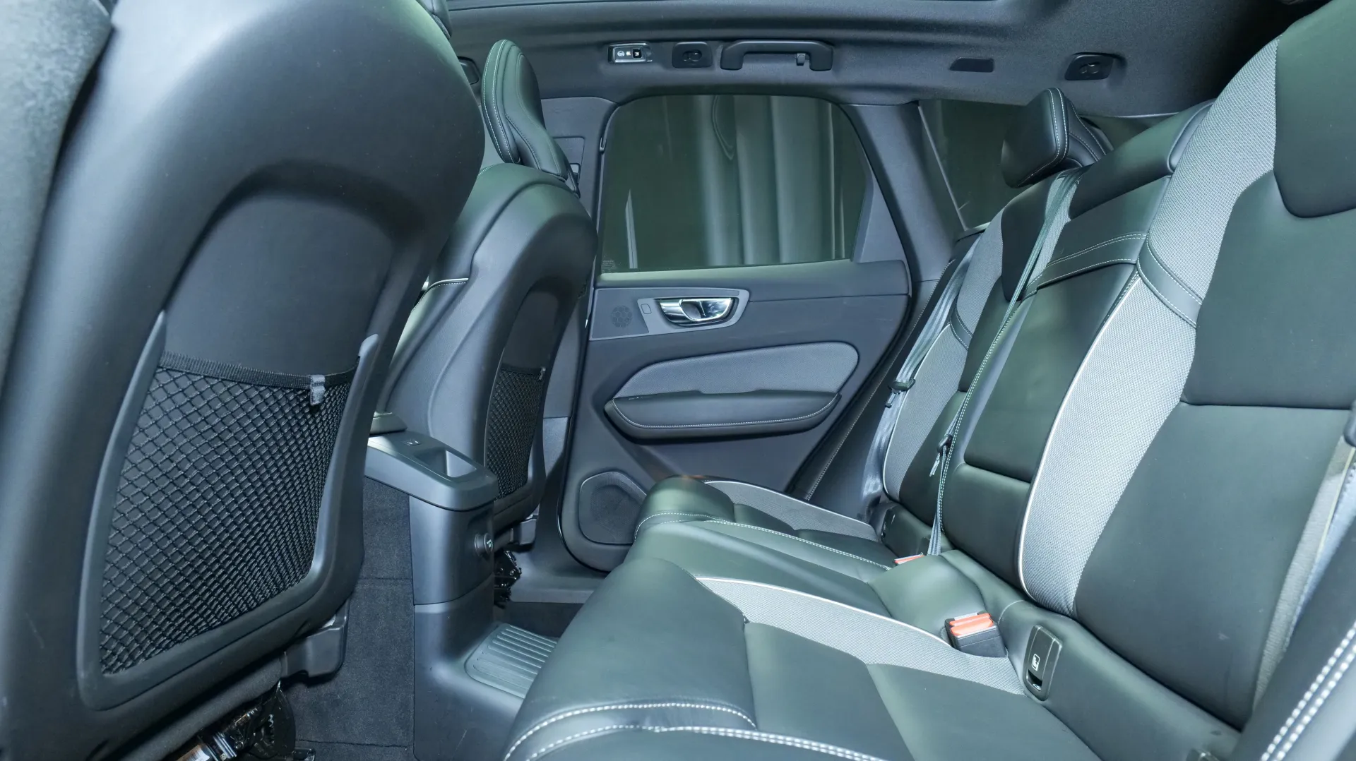 Autokuva 16 - MYS-970