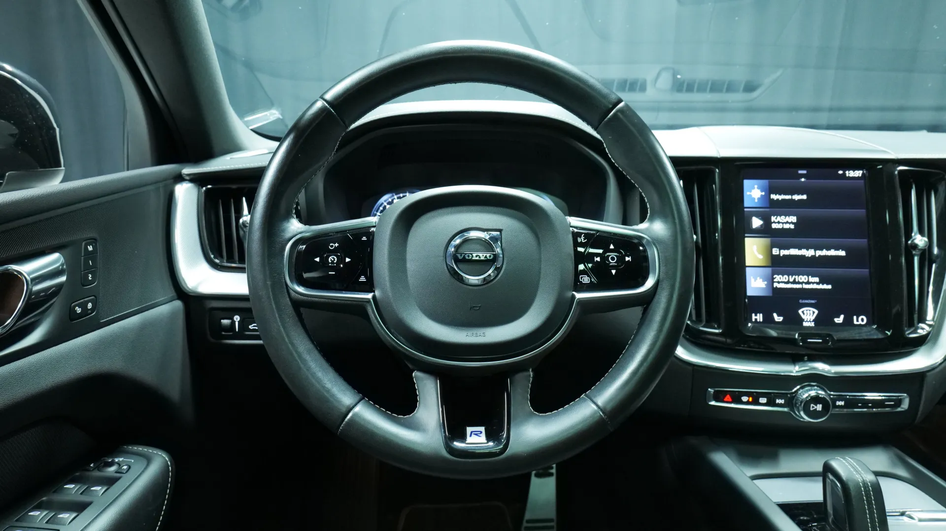 Autokuva 15 - MYS-970