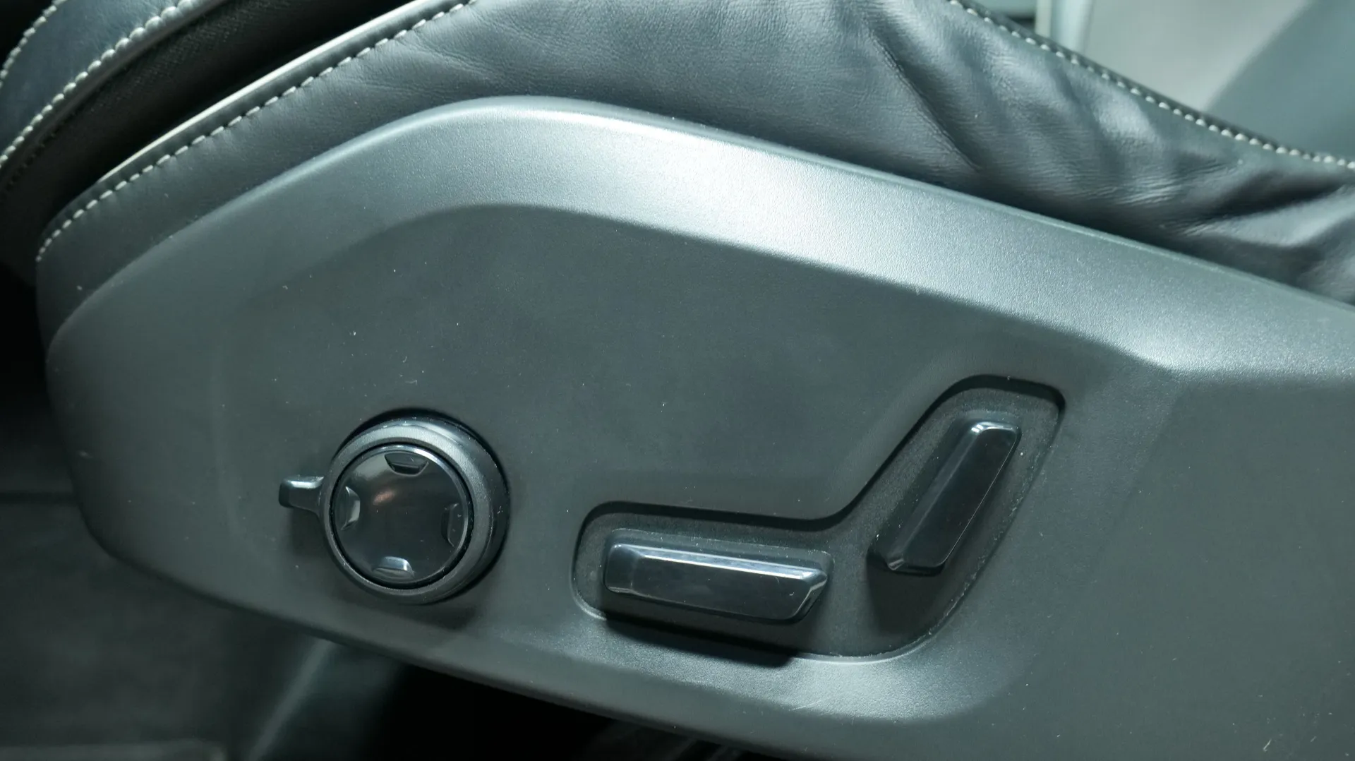 Autokuva 11 - MYS-970