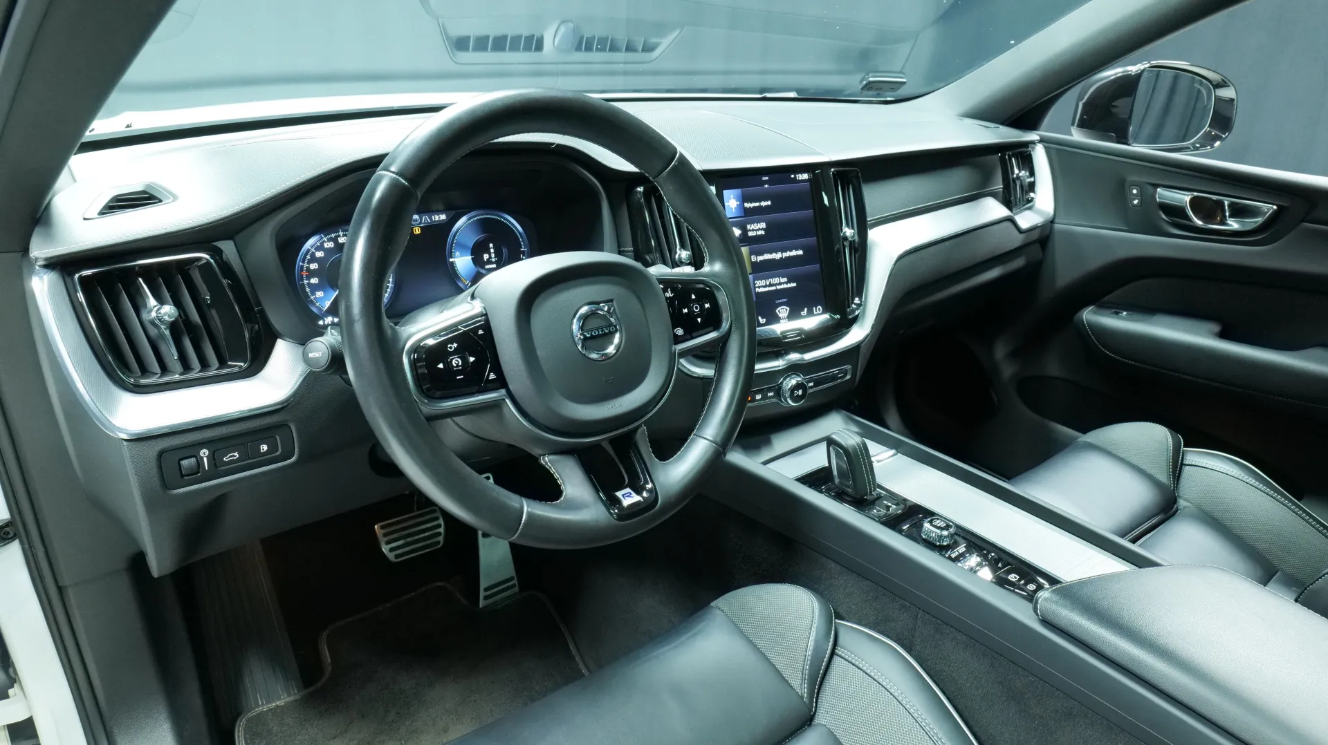 Autokuva 13 - MYS-970