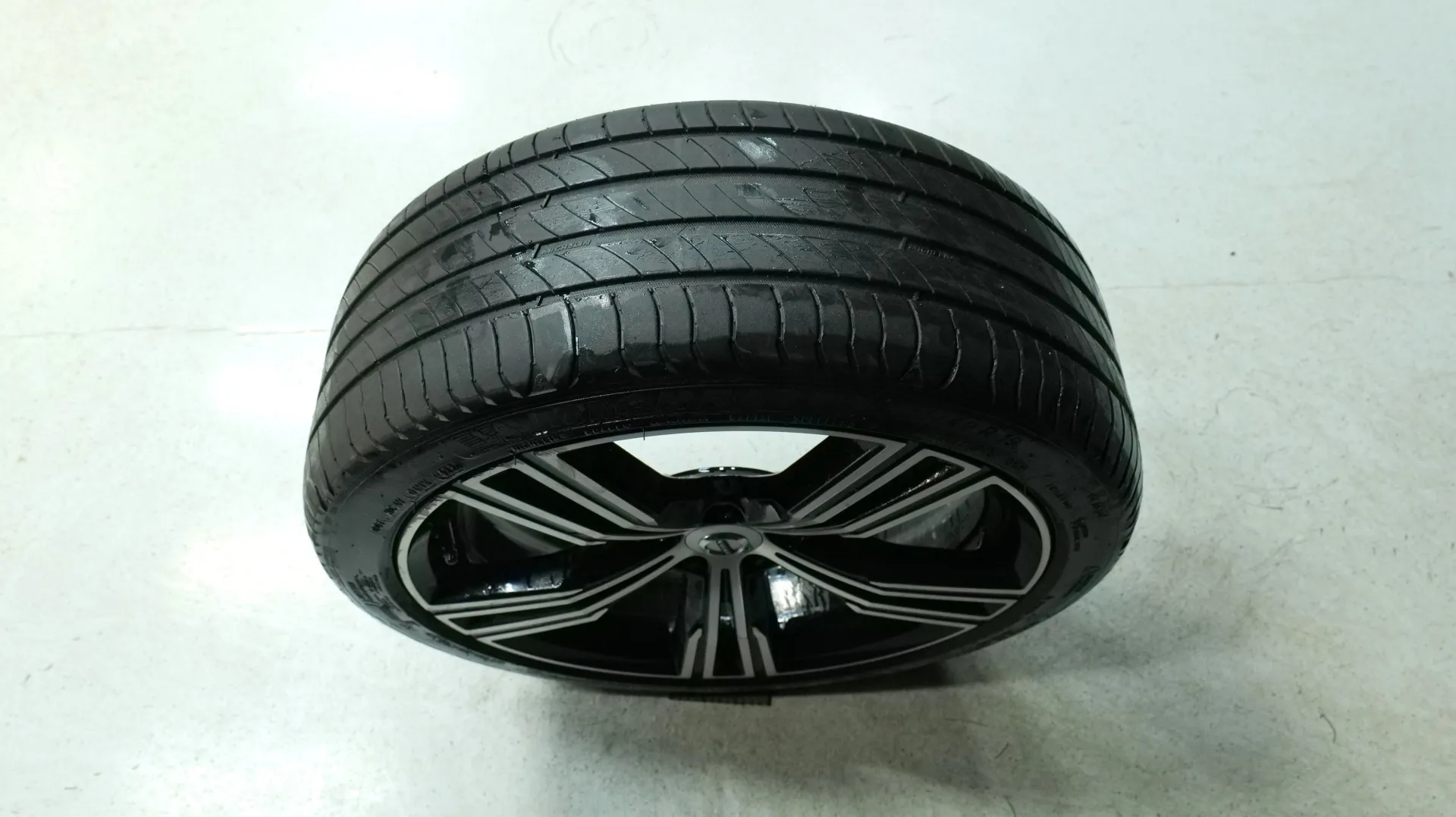 Autokuva 22 - MYX-598