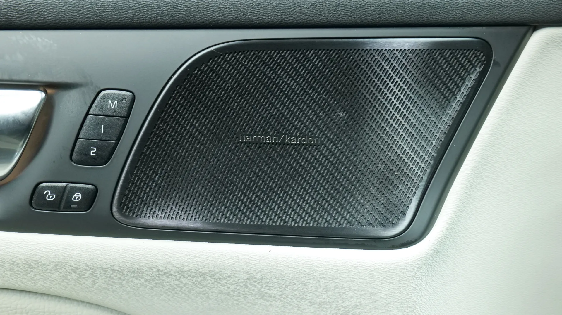 Autokuva 11 - MYX-598