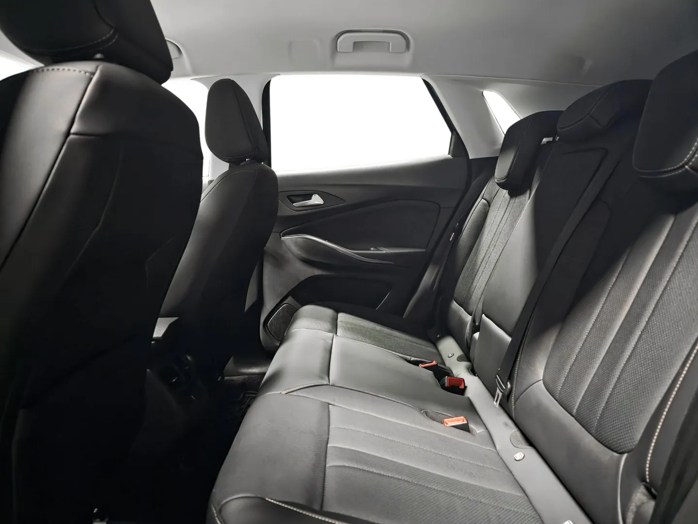 Autokuva 9 - MZF-676