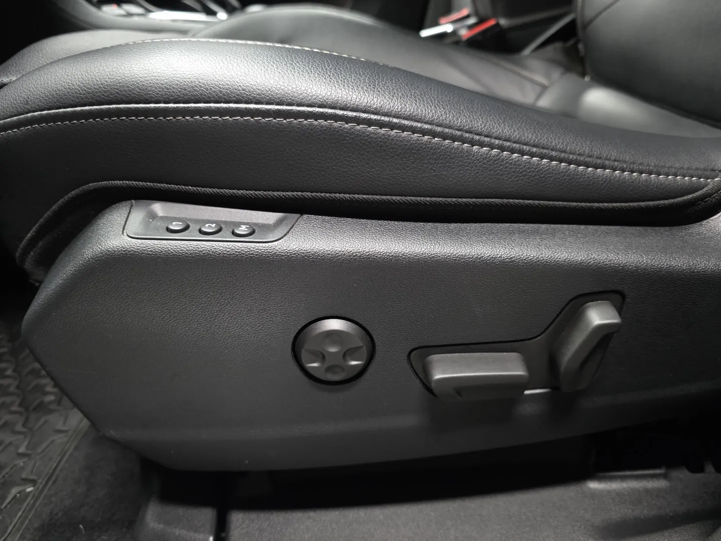 Autokuva 16 - MZF-676