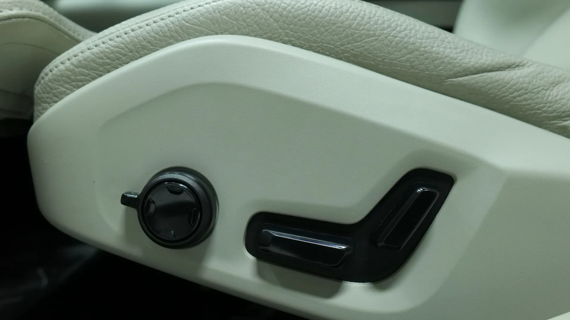 Autokuva 11 - MZJ-994