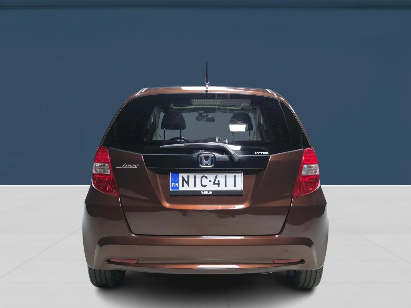 Autokuva 5 - NIC-411