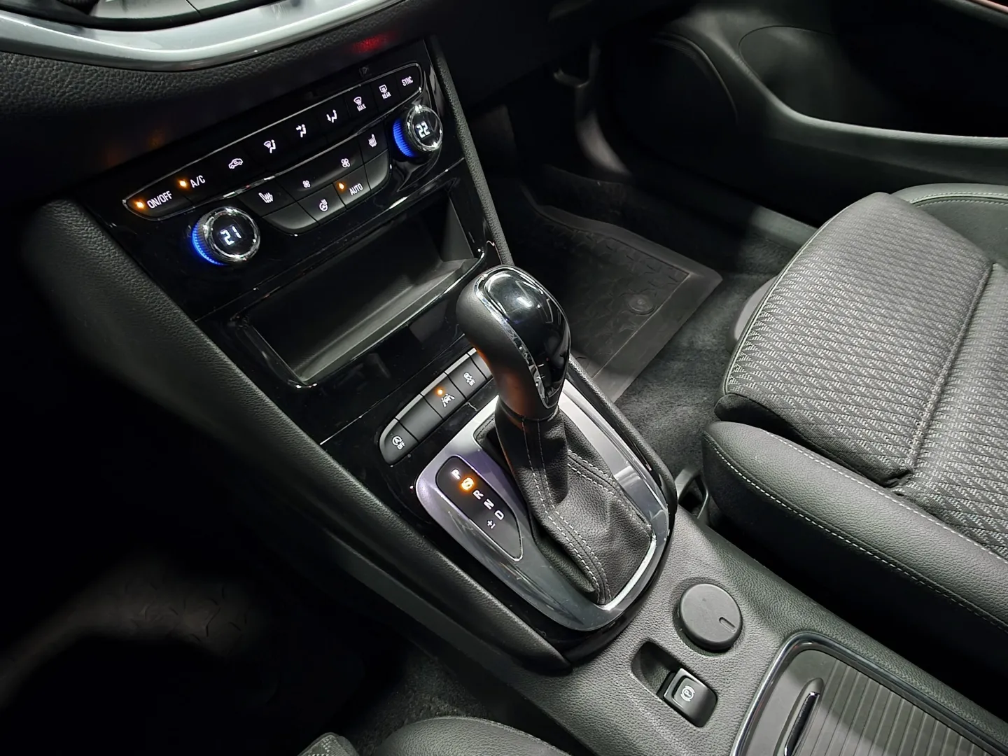 Autokuva 14 - NLO-559