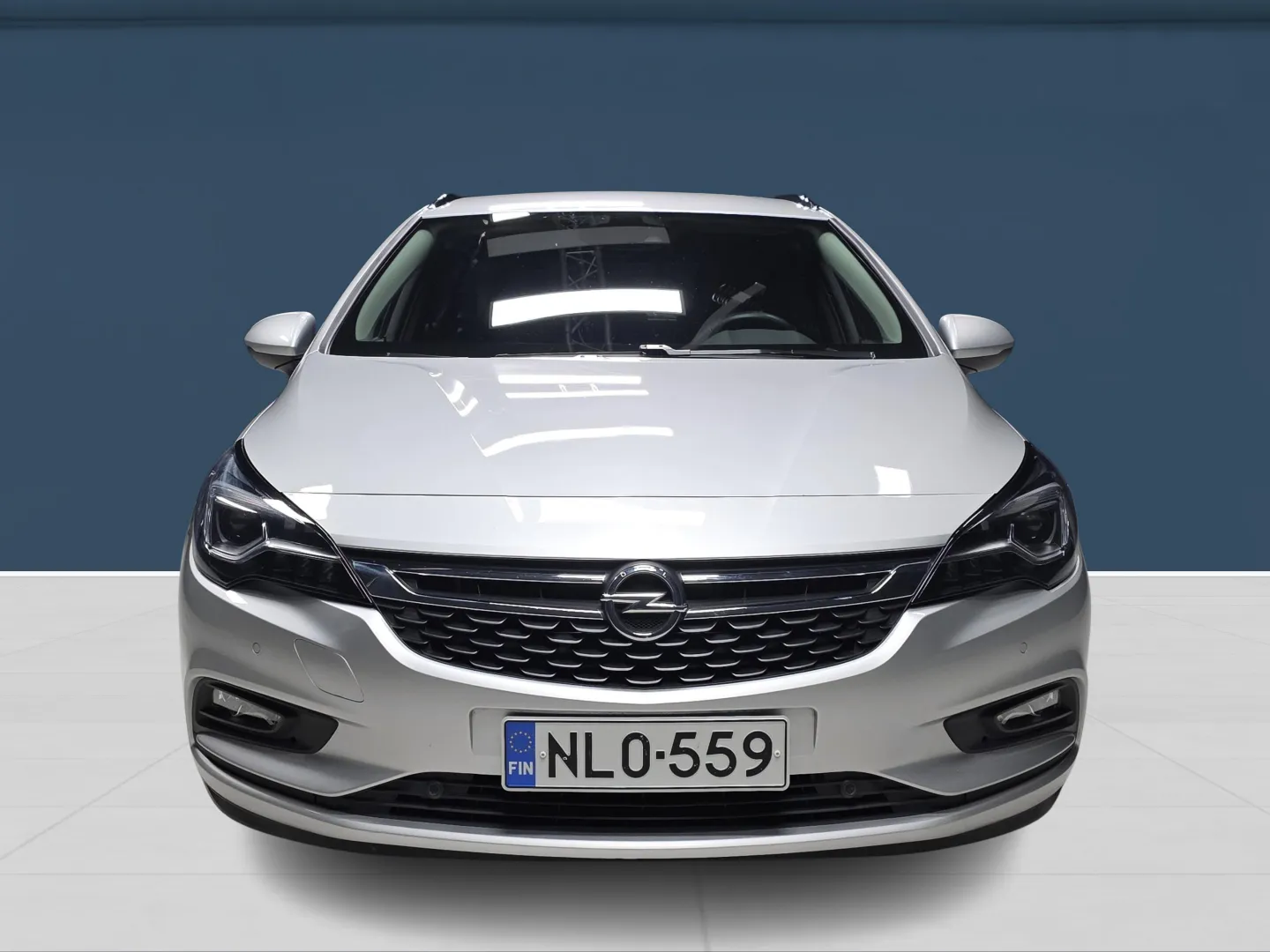 Autokuva 2 - NLO-559