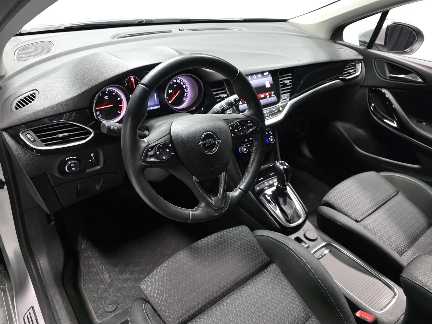 Autokuva 8 - NLO-559