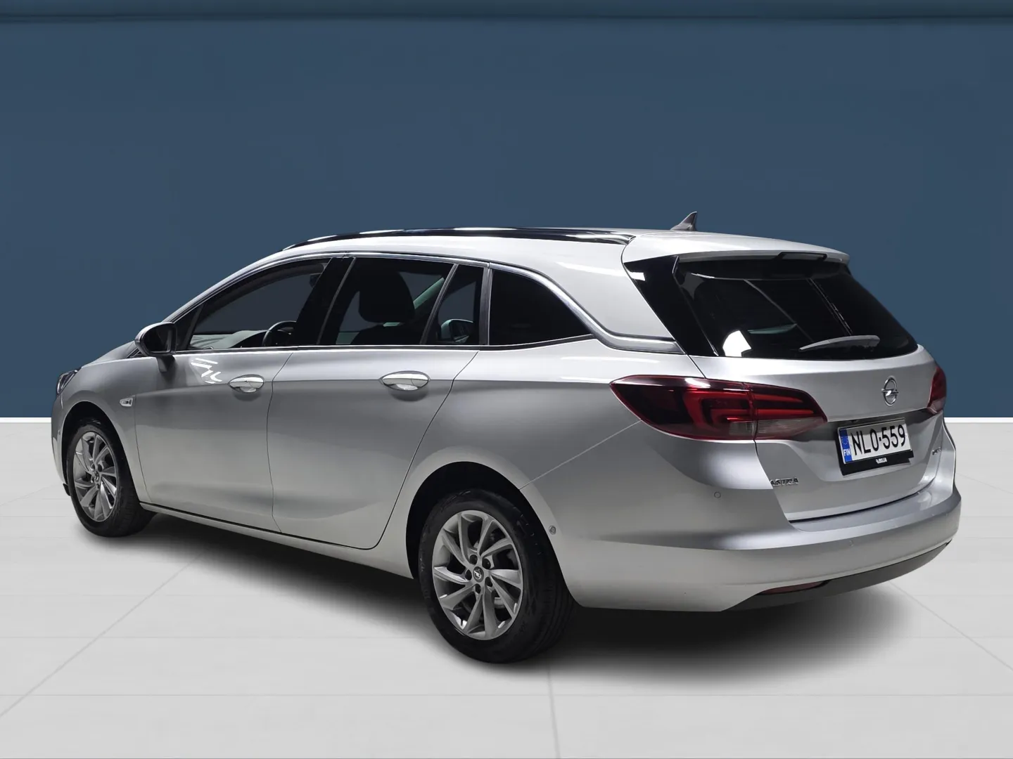 Autokuva 6 - NLO-559