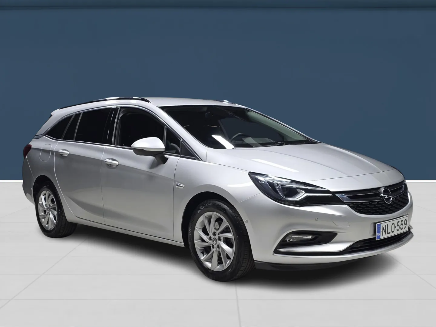 Autokuva 3 - NLO-559