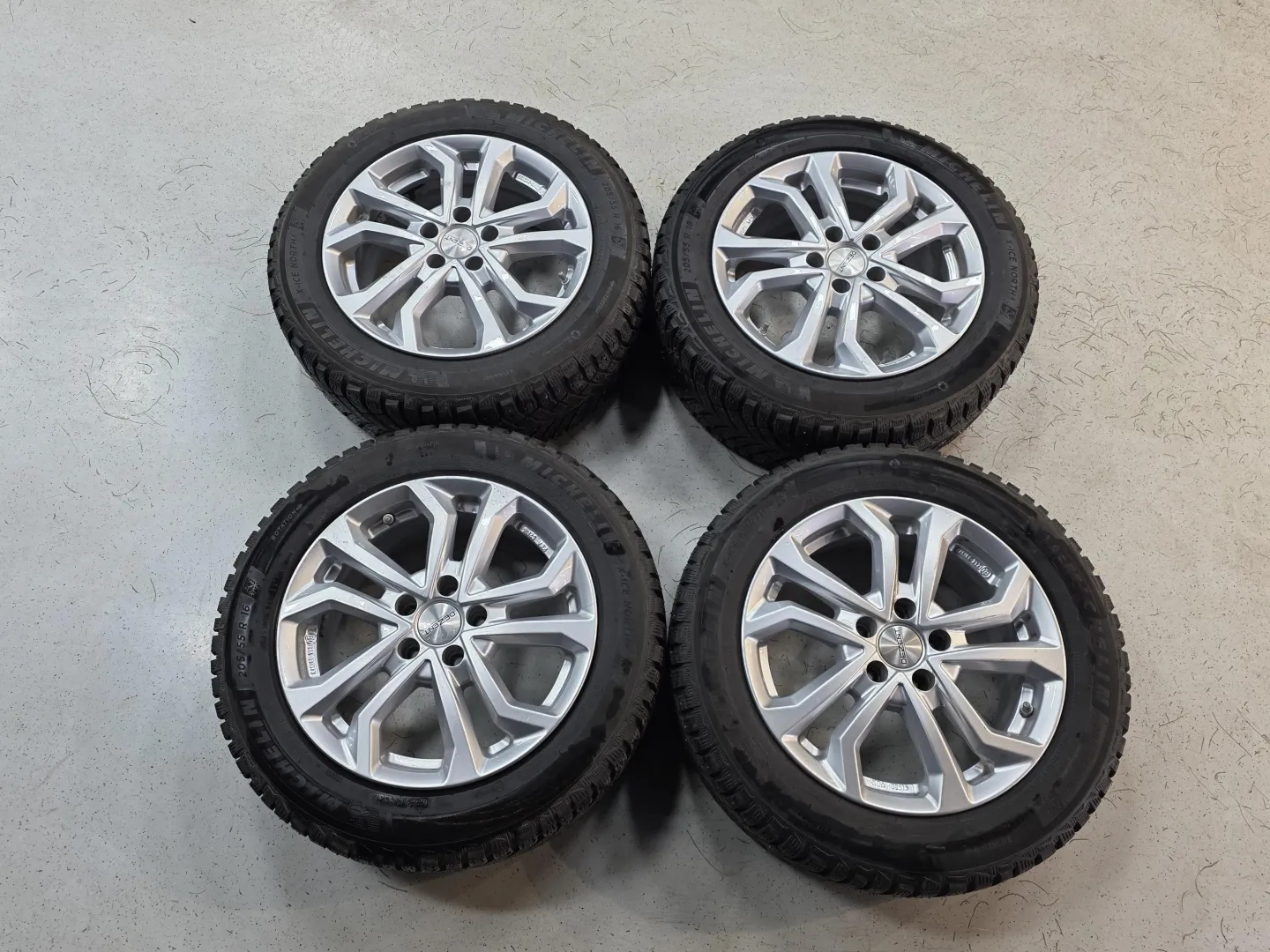 Autokuva 12 - NLO-559