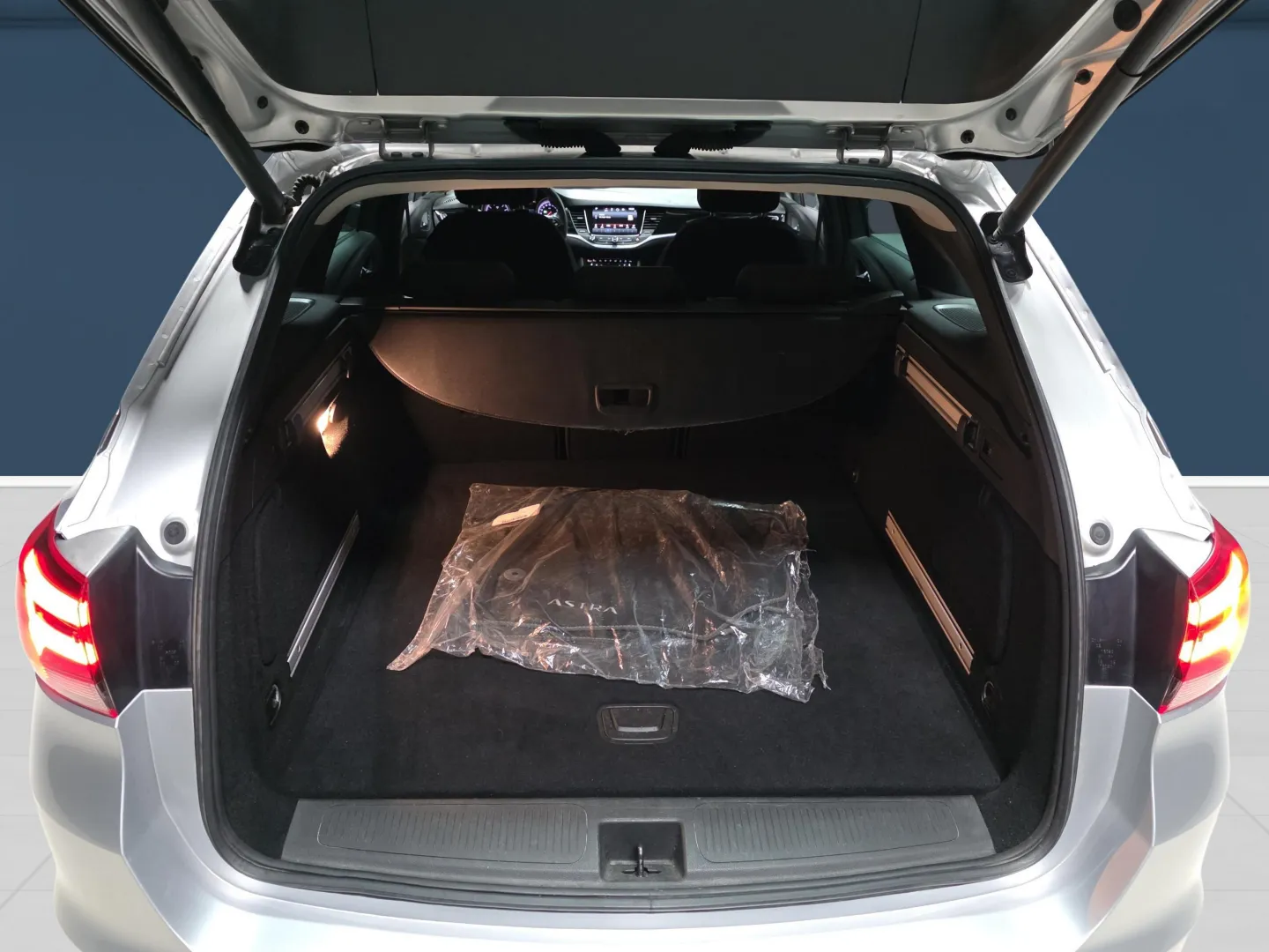 Autokuva 11 - NLO-559