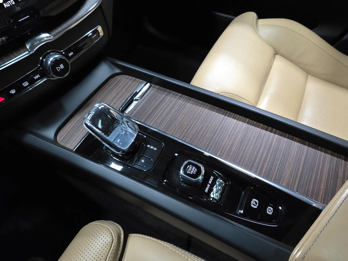 Autokuva 15 - NLP-161