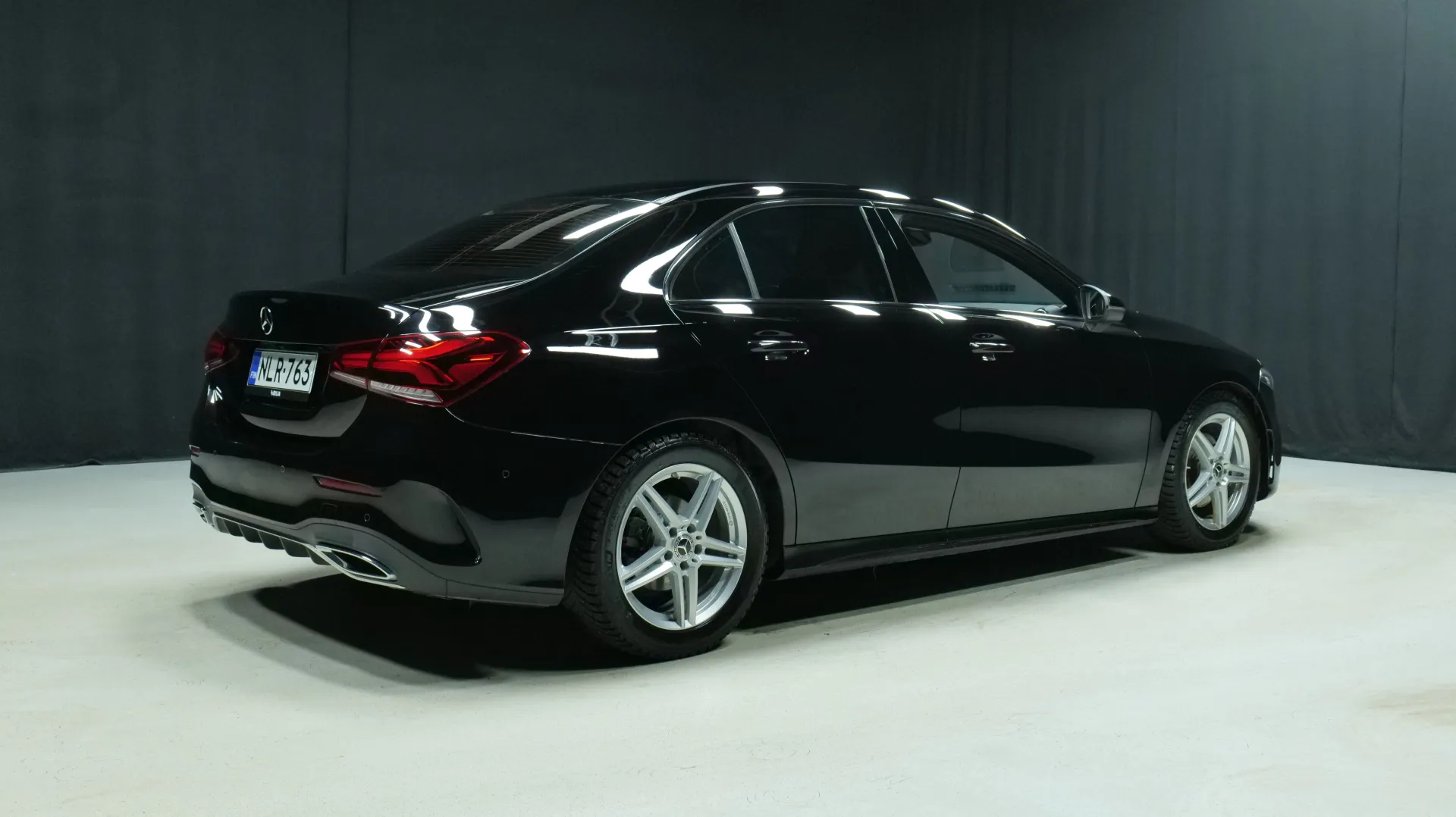 Autokuva 3 - NLR-763