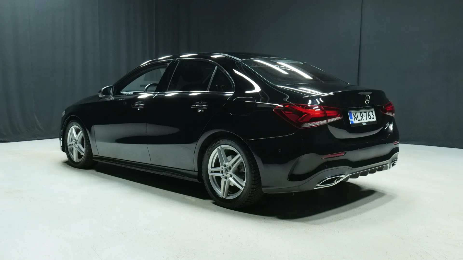 Autokuva 2 - NLR-763