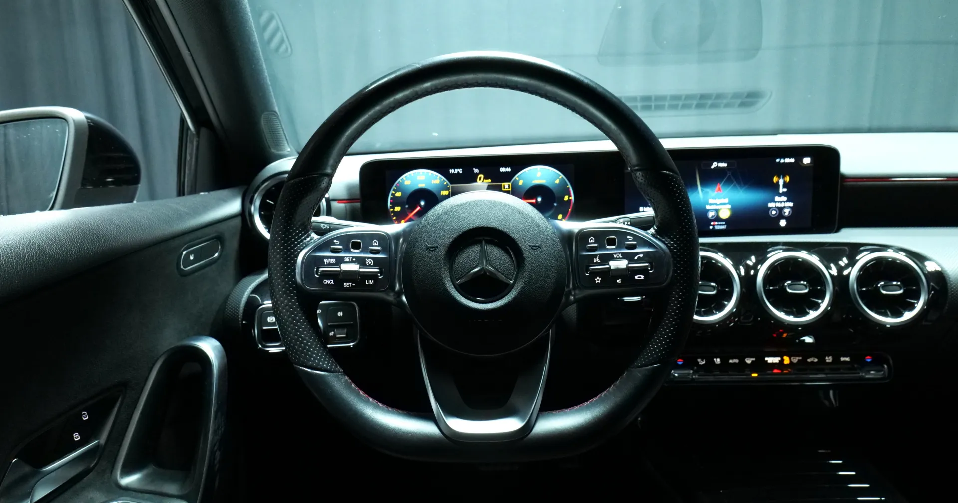 Autokuva 14 - NLR-763