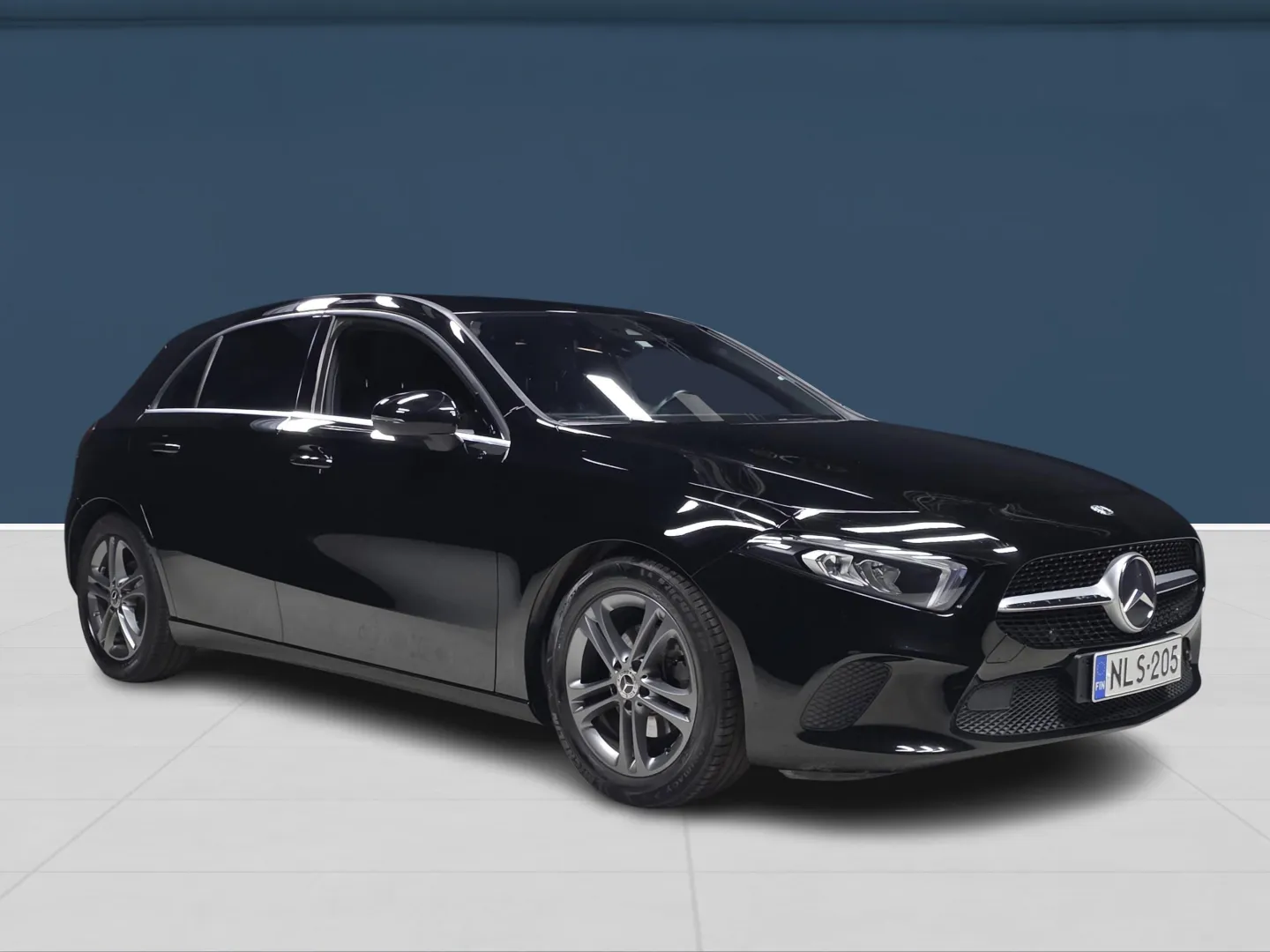 Autokuva 3 - NLS-205