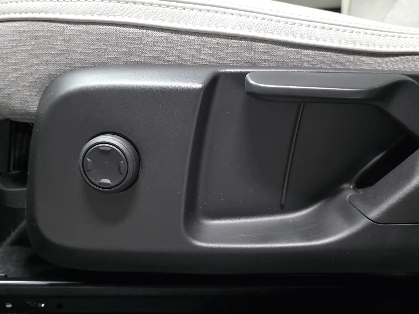 Autokuva 16 - NLZ-240