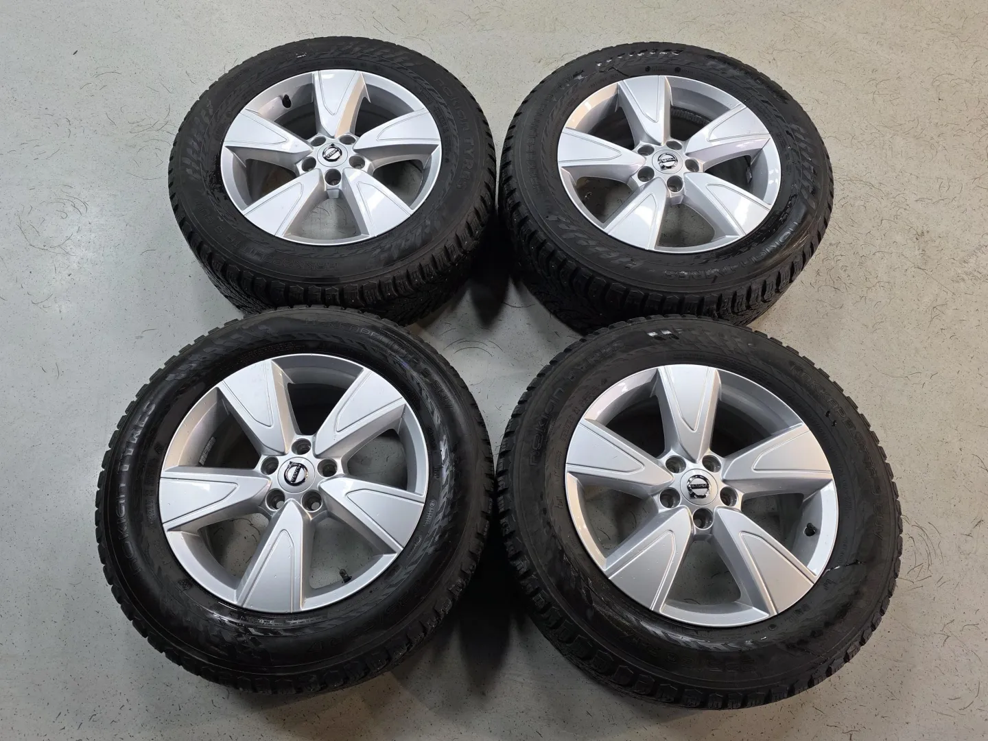 Autokuva 12 - NLZ-240