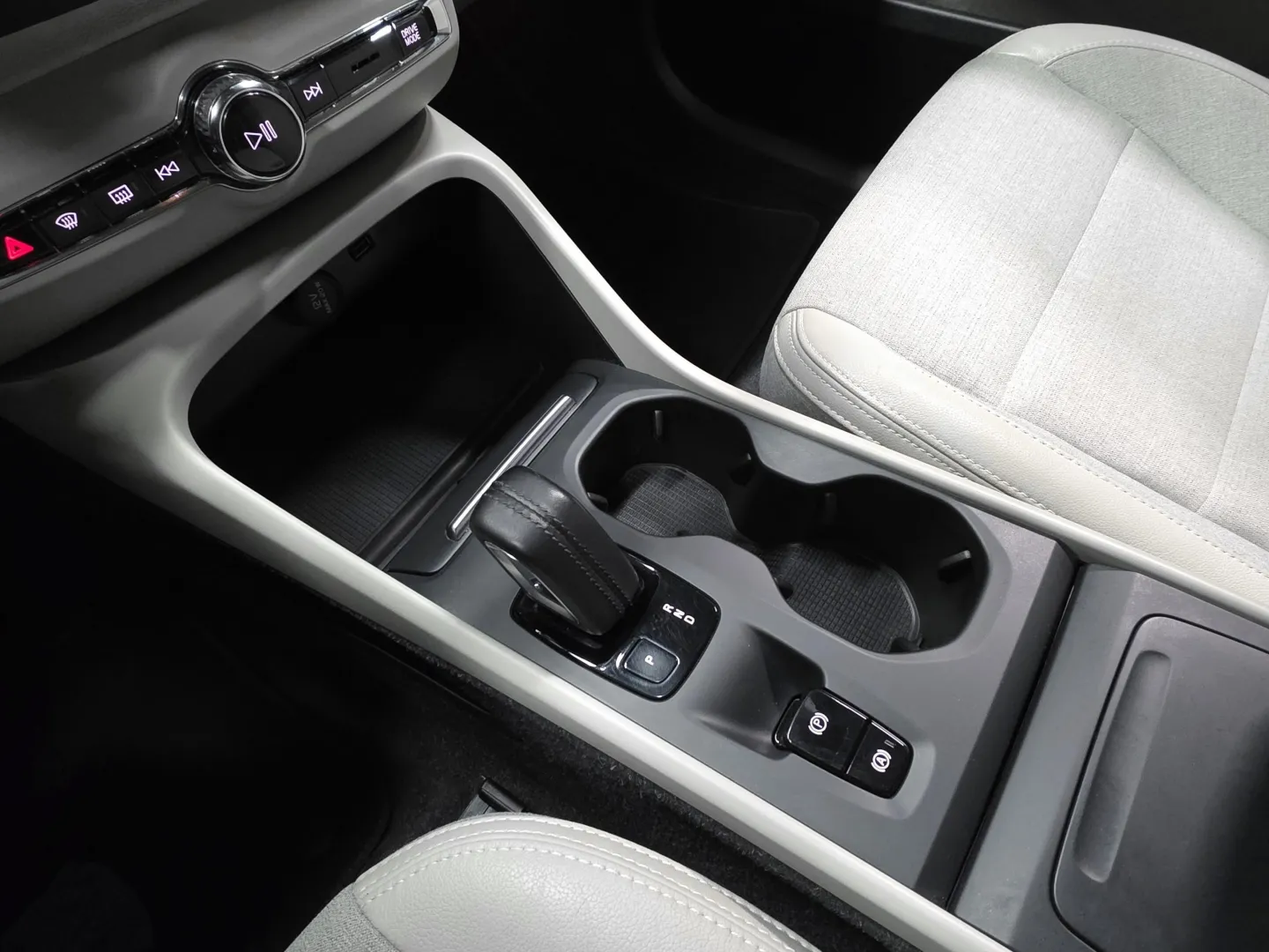 Autokuva 15 - NLZ-240