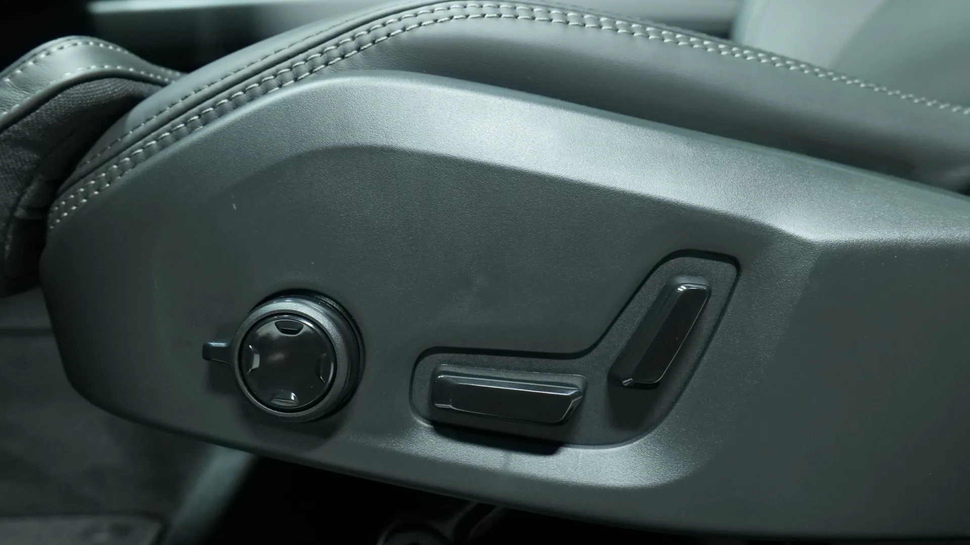 Autokuva 11 - NM-8741