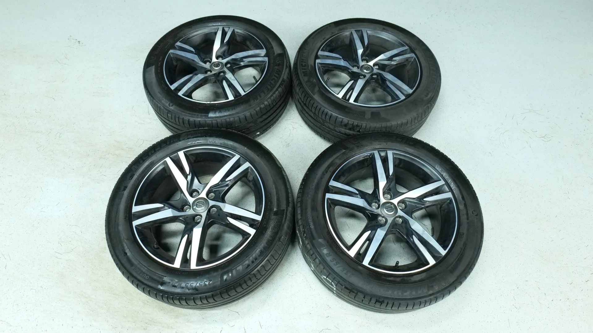 Autokuva 19 - NMB-329