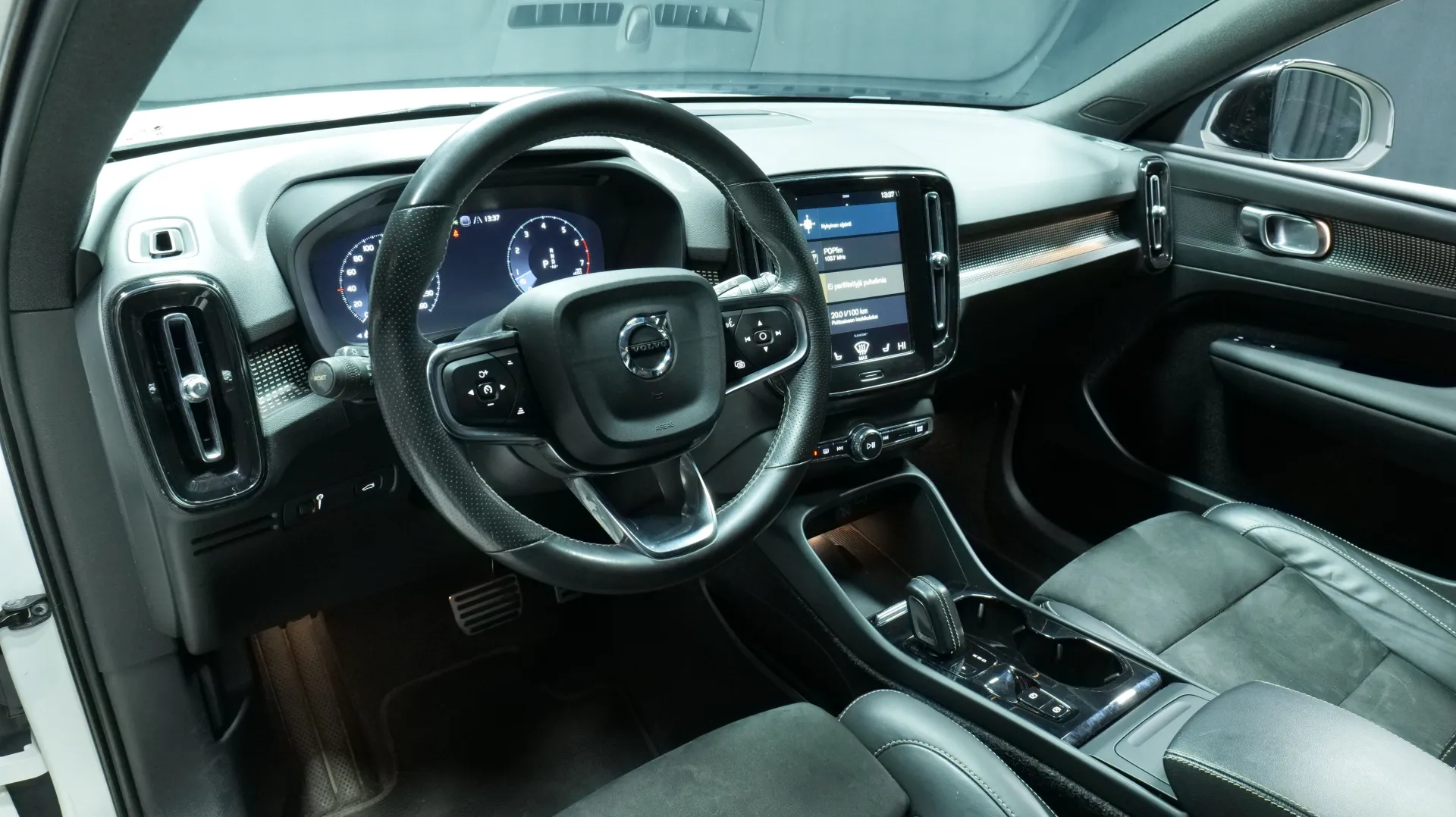 Autokuva 13 - NMB-329