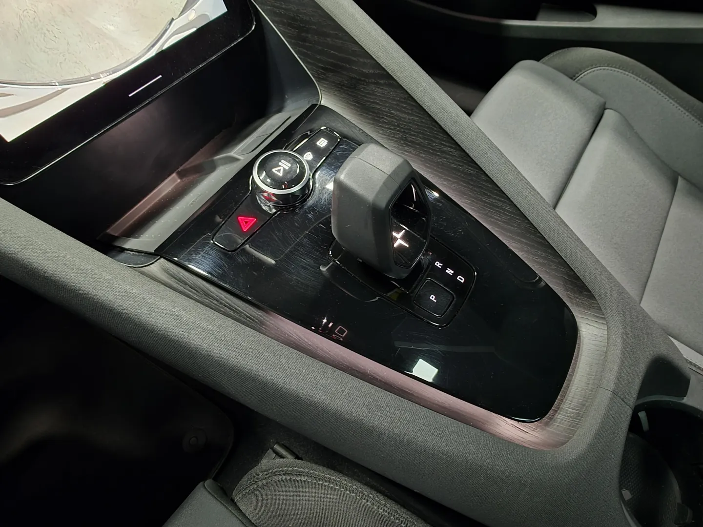 Autokuva 14 - NMI-190