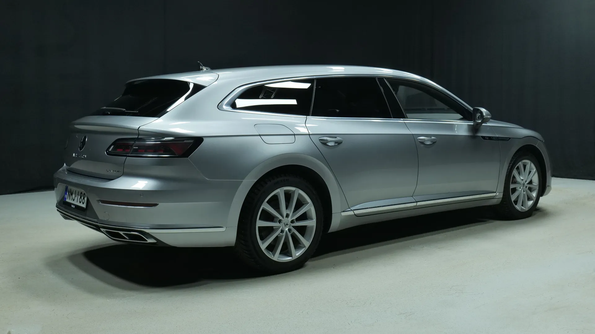 Autokuva 3 - NMJ-188