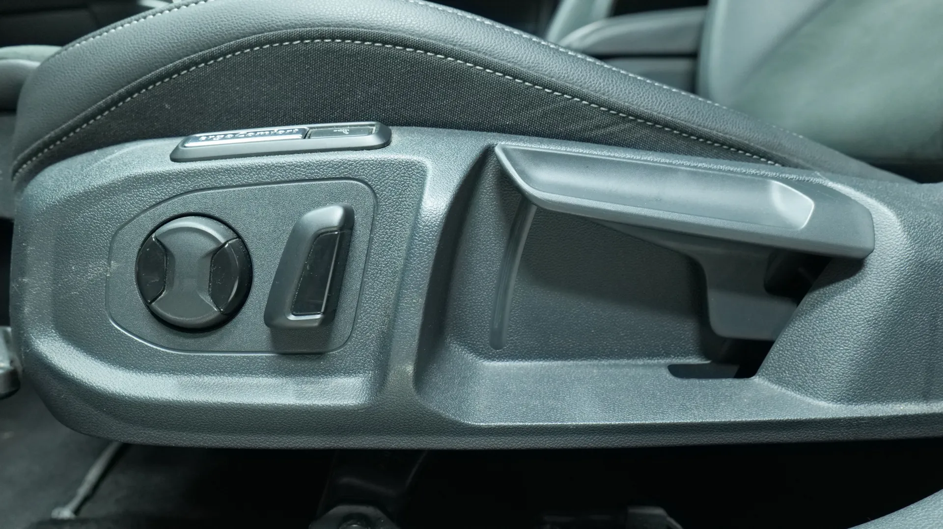 Autokuva 10 - NMJ-188