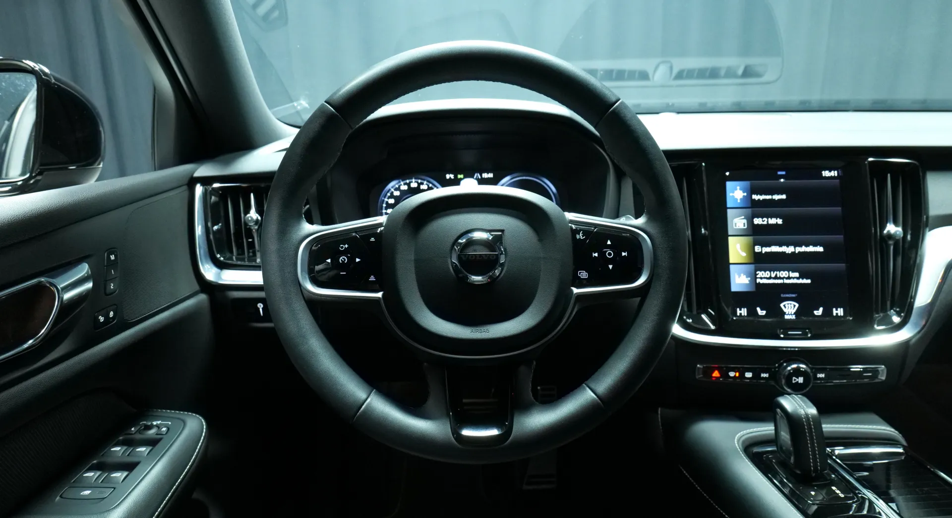 Autokuva 15 - NMO-595